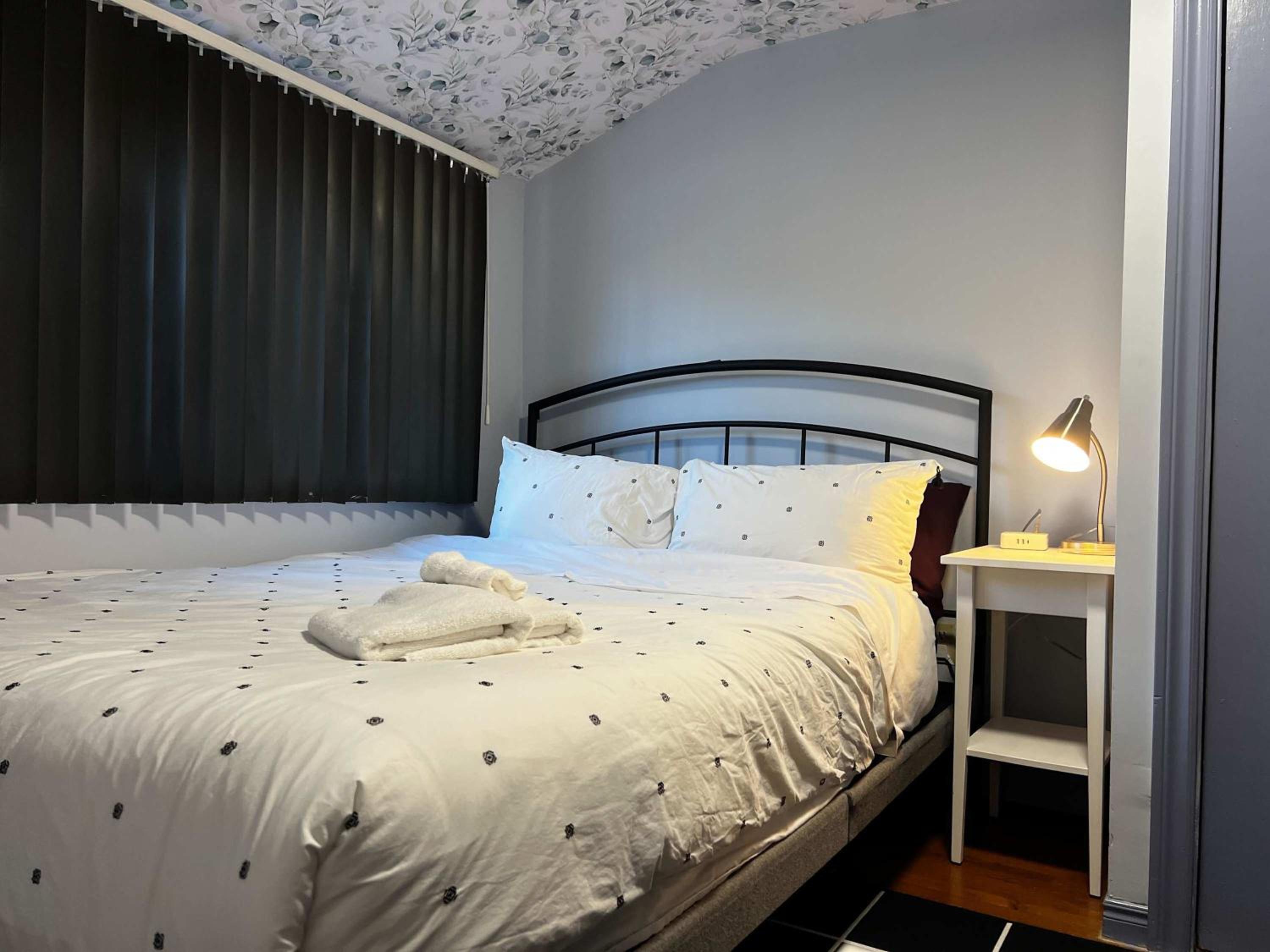 Blue Horizon Top-Floor Retreat with Nautical Vibes, Unit #2