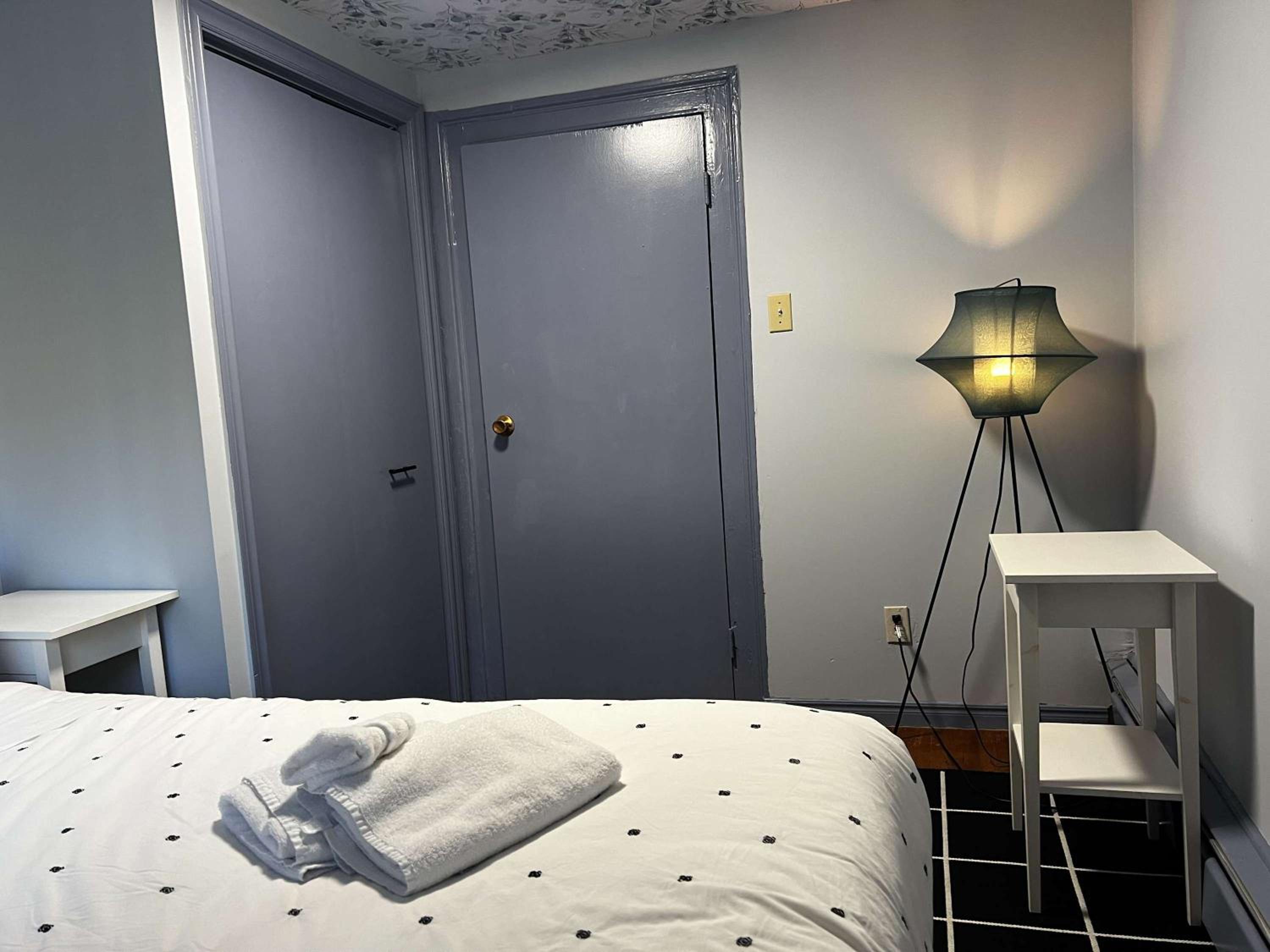 Blue Horizon Top-Floor Retreat with Nautical Vibes, Unit #2