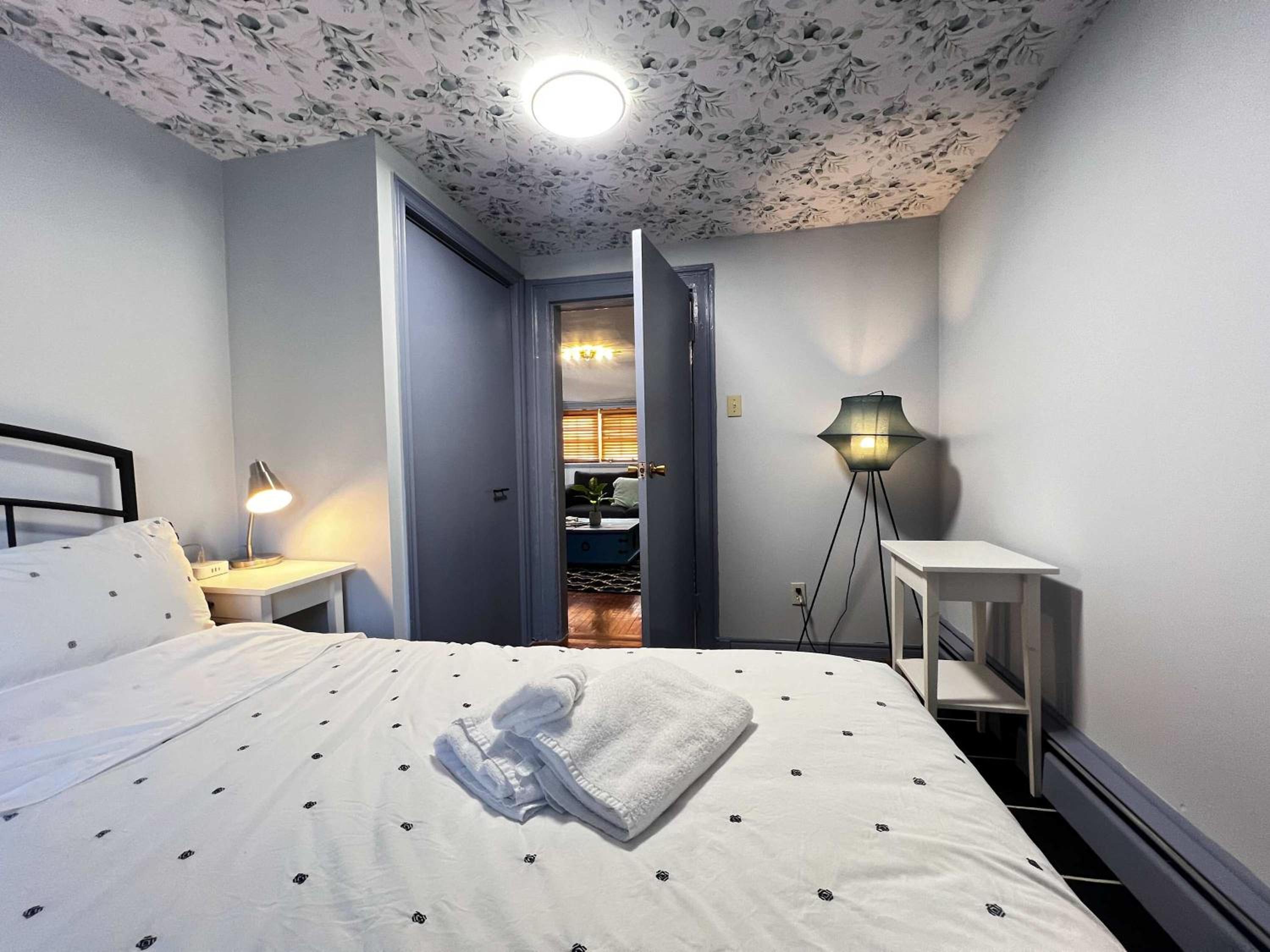 Blue Horizon Top-Floor Retreat with Nautical Vibes, Unit #2