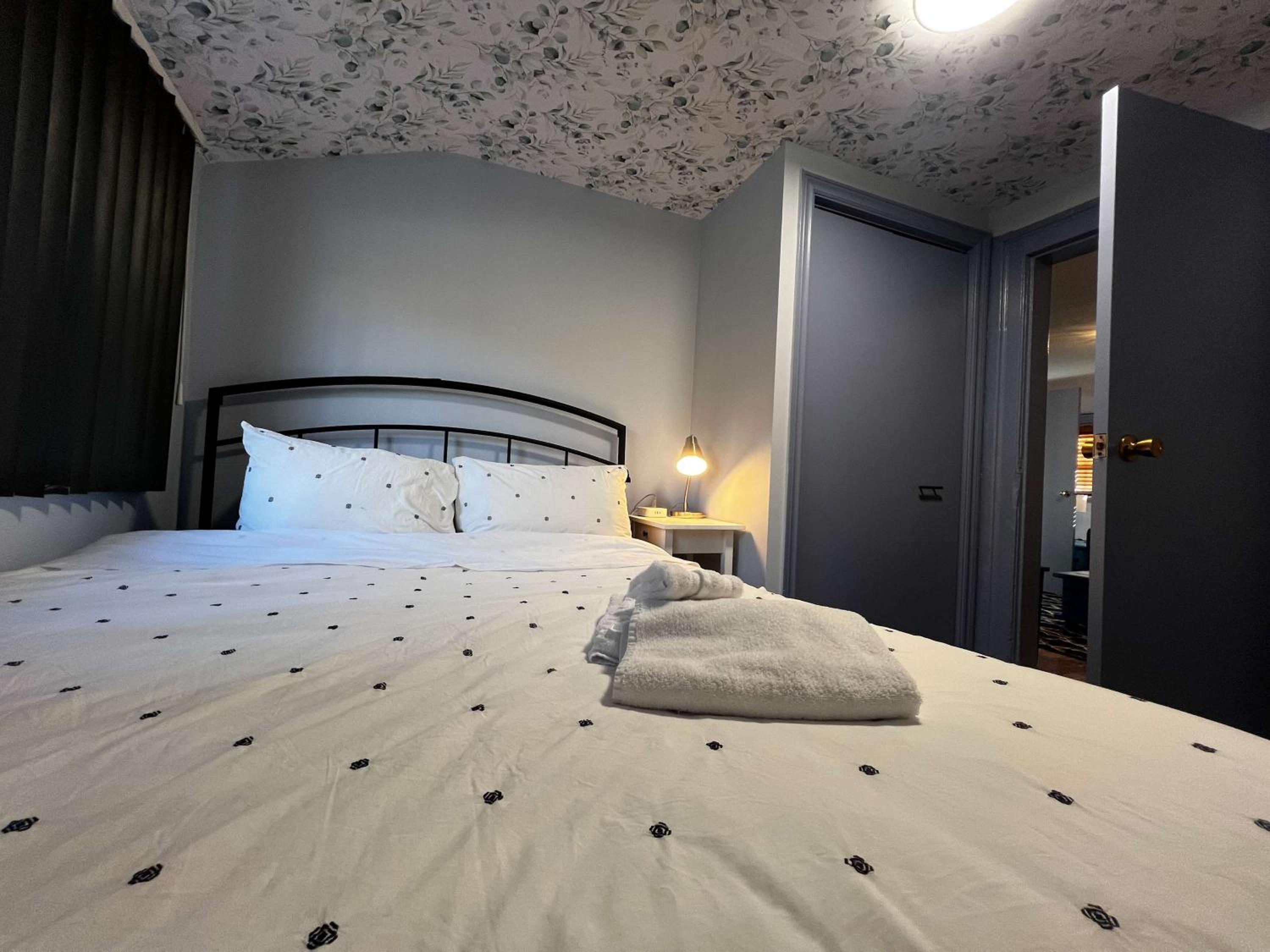 Blue Horizon Top-Floor Retreat with Nautical Vibes, Unit #2