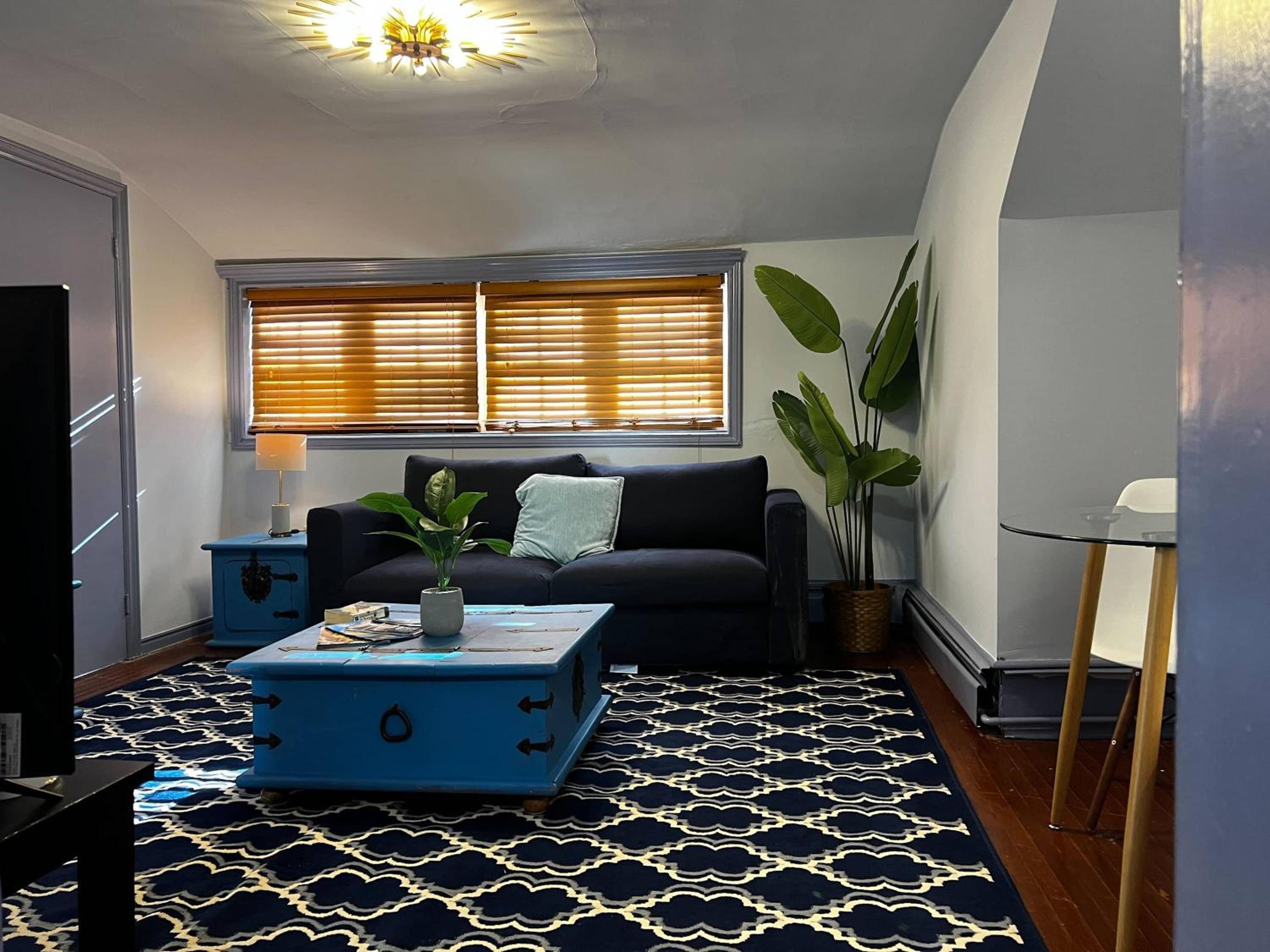 Blue Horizon Top-Floor Retreat with Nautical Vibes, Unit #2
