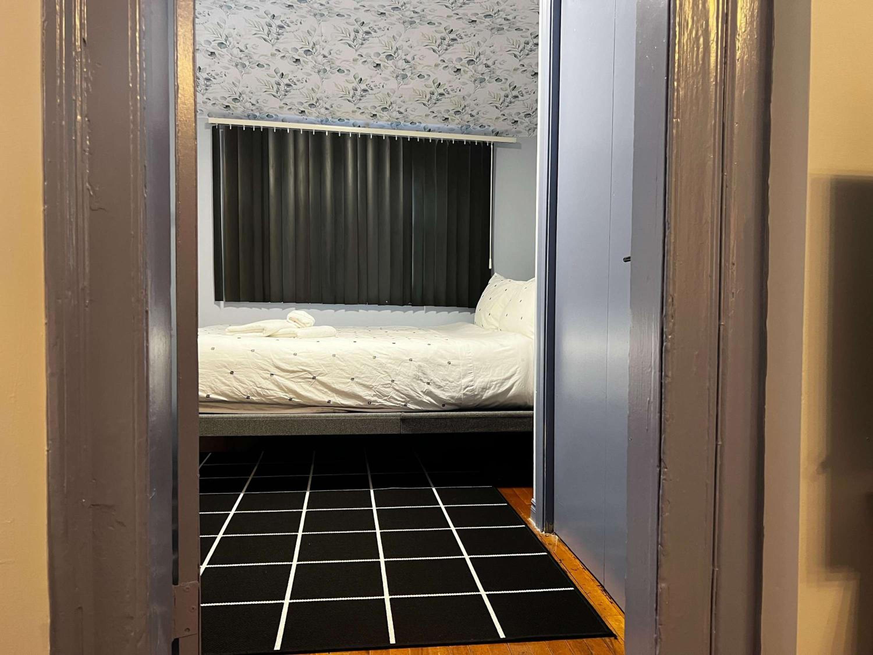 Blue Horizon Top-Floor Retreat with Nautical Vibes, Unit #2