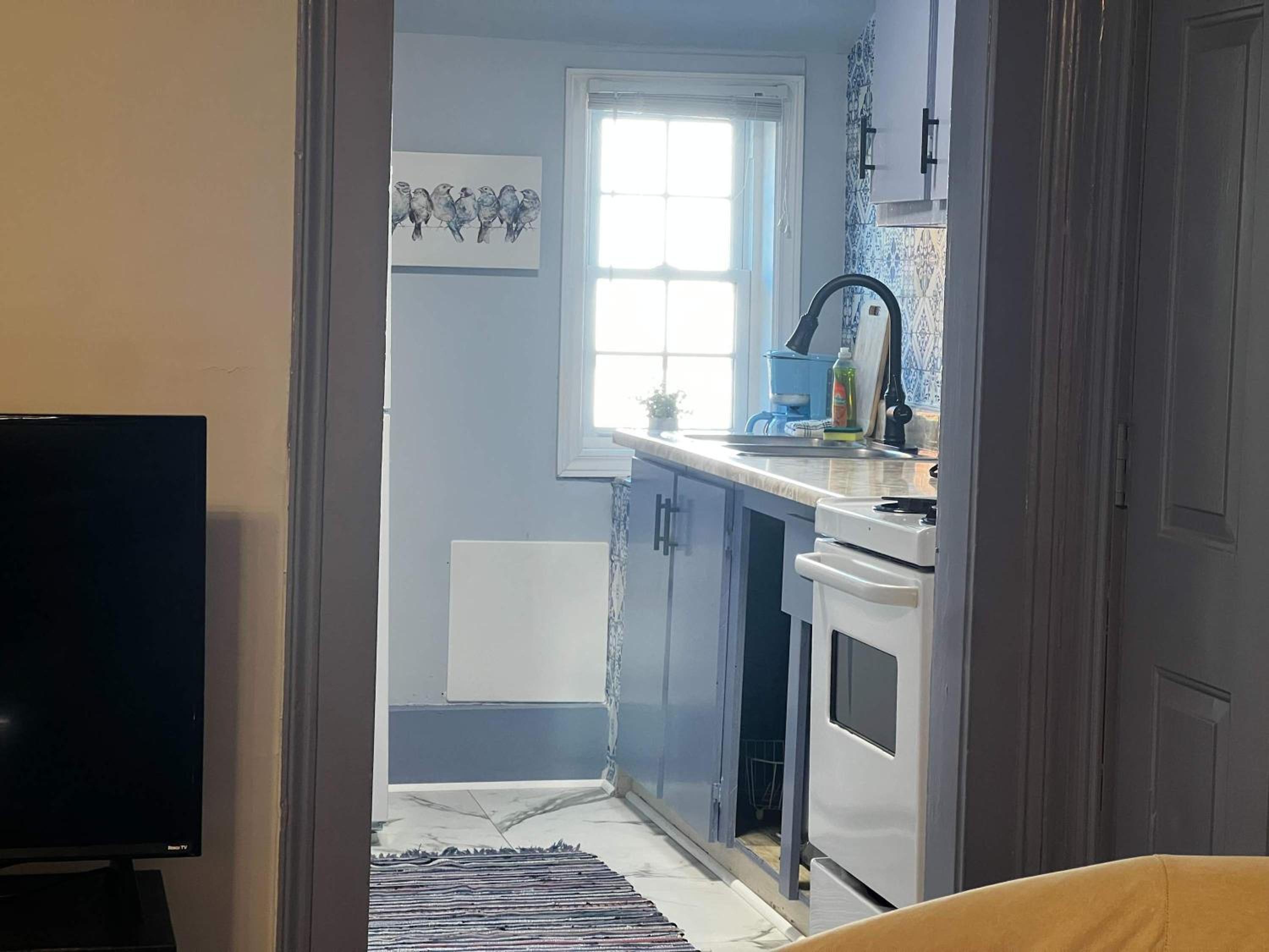 Blue Horizon Top-Floor Retreat with Nautical Vibes, Unit #2