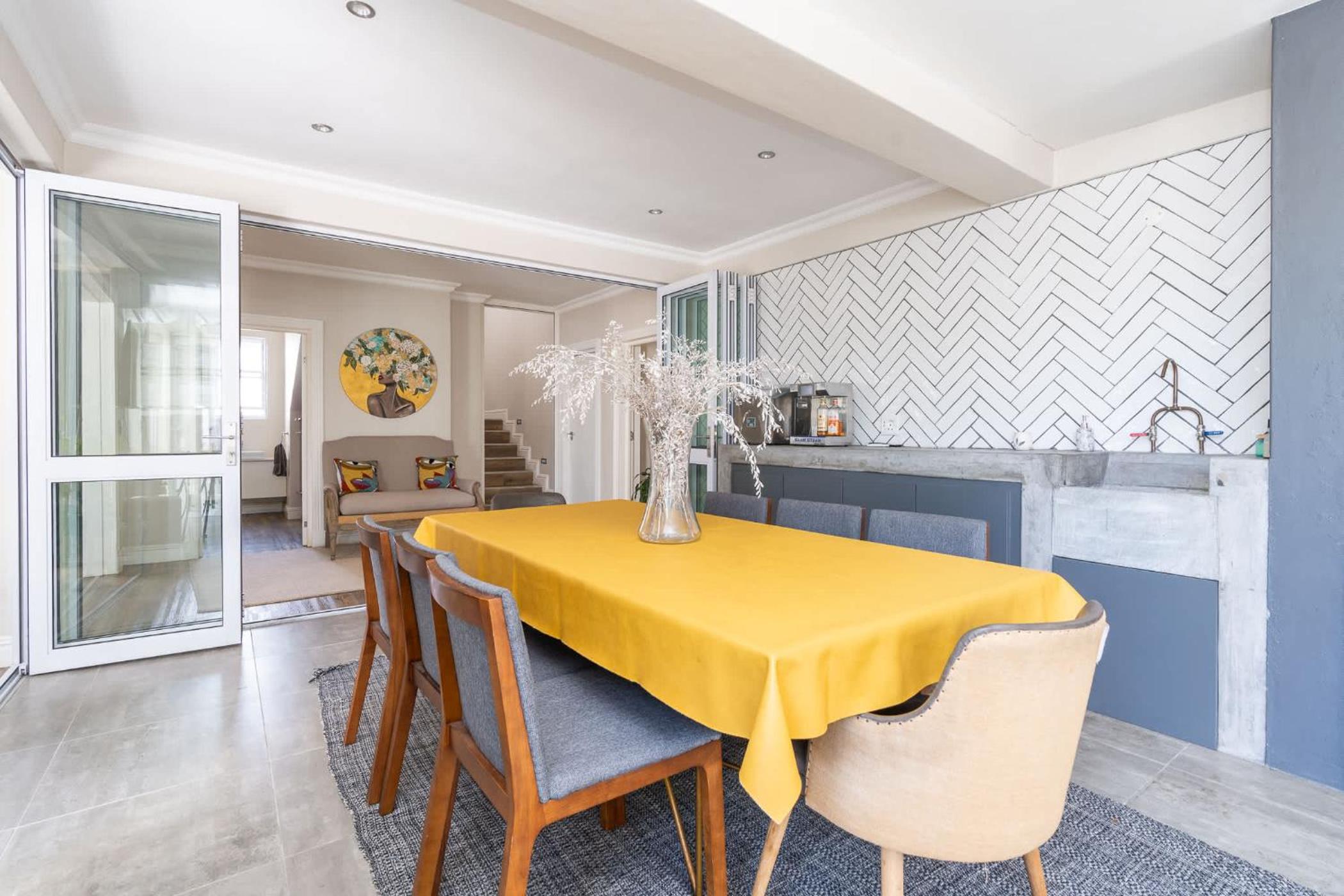 4 Bedroom Haven In Chelsea Village