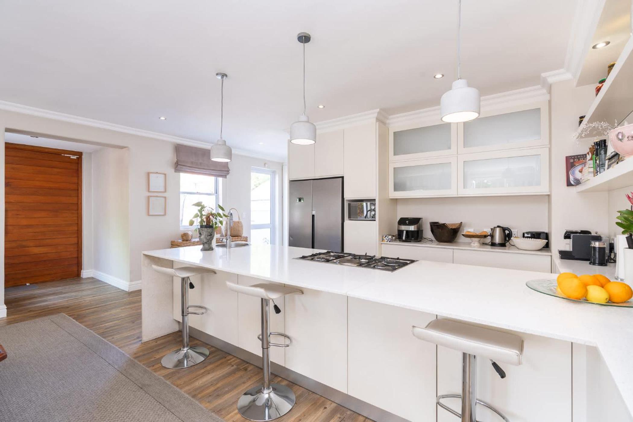 4 Bedroom Haven In Chelsea Village