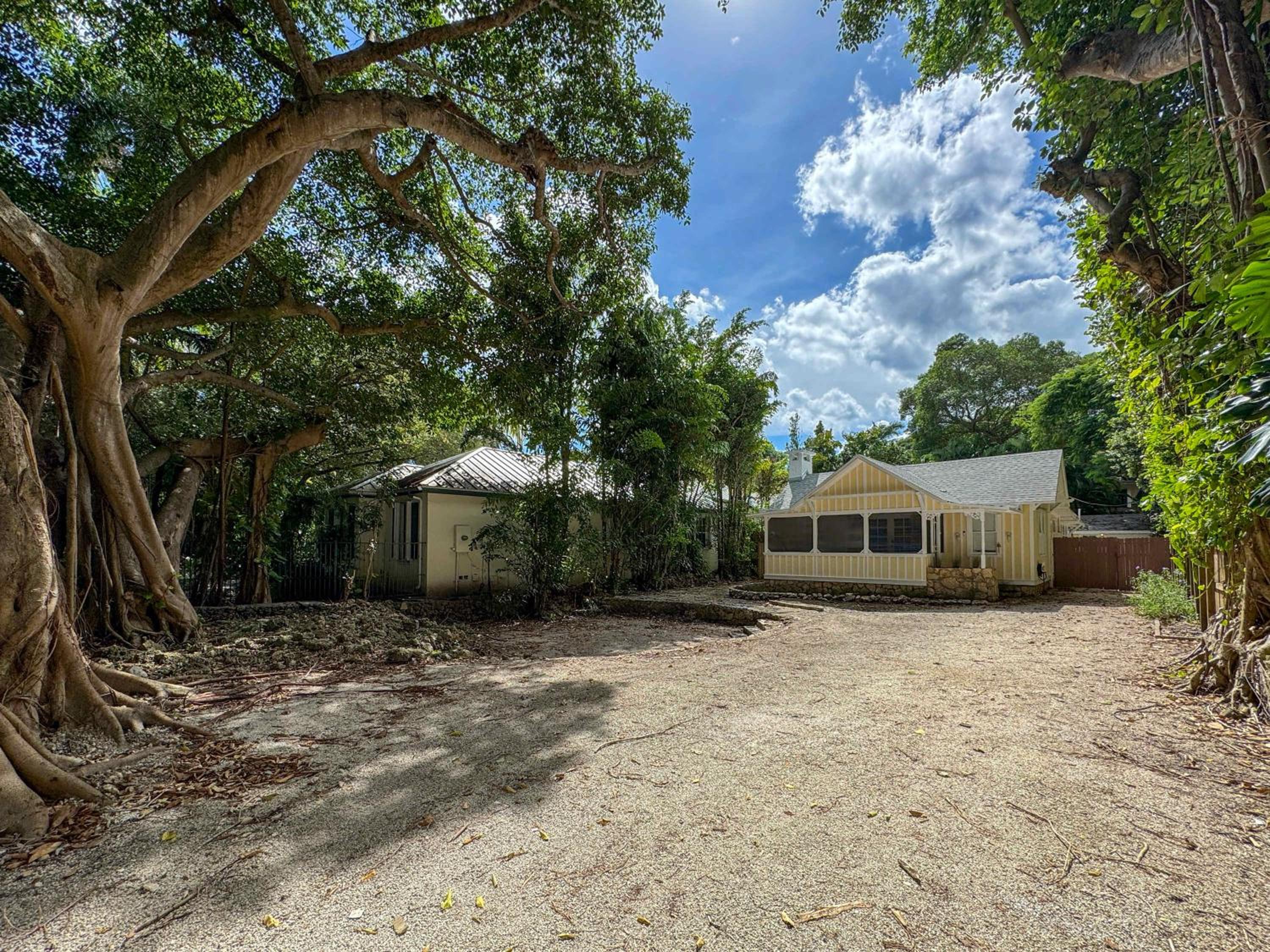 Mango Grove- Charming Cottage in the Grove