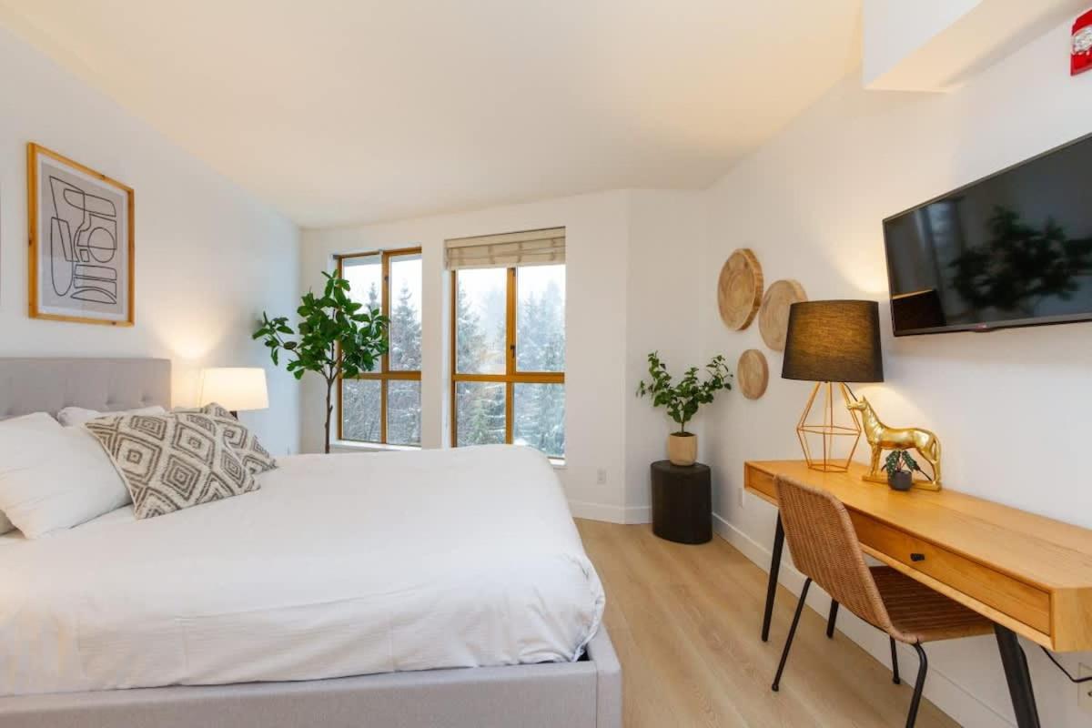 Renovated 1Bed-1Bath in Village with Pool, Hot Tub, and Sauna
