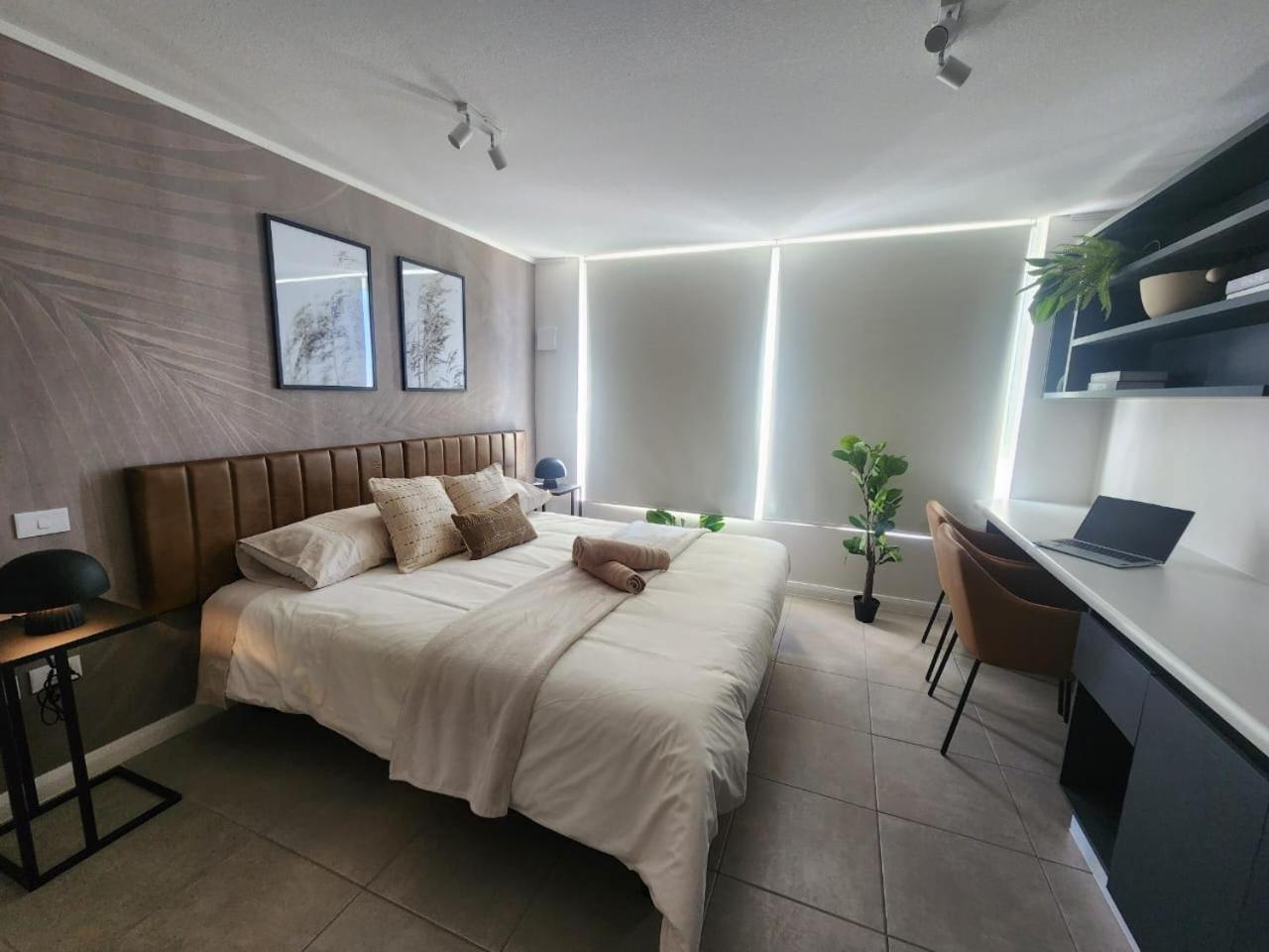 HOM l Parking Wifi CoWork Faro Turismo Piscina