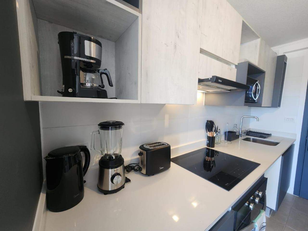 HOM l Parking Wifi CoWork Faro Turismo Piscina