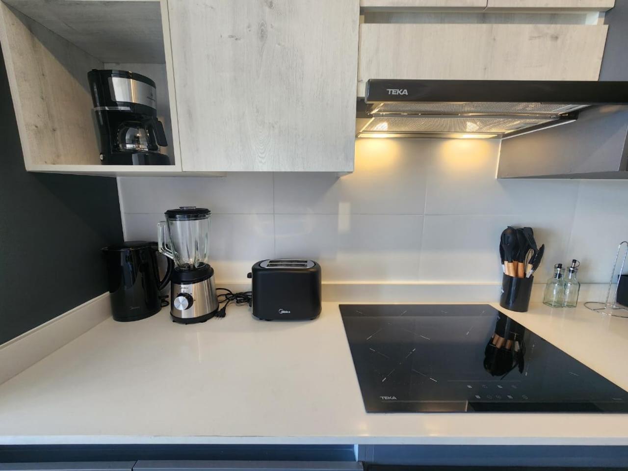 HOM l Parking Wifi CoWork Faro Turismo Piscina