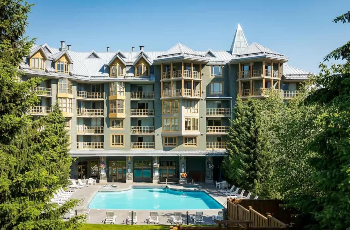 Renovated 1Bed-1Bath in Village with Pool, Hot Tub, and Sauna