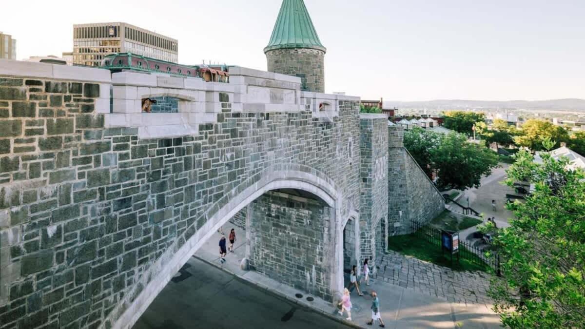 L'Escapade Champlain - 2 Min Falls - Free Parking