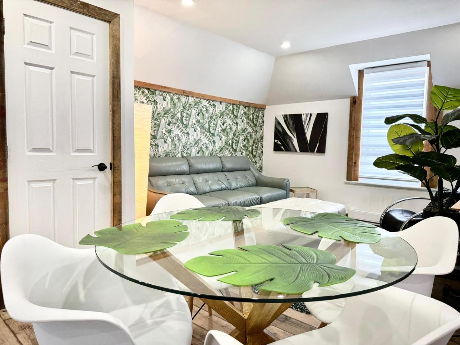 Le Wolfe - 2 Bedrooms - 2 min Falls - Free Parking