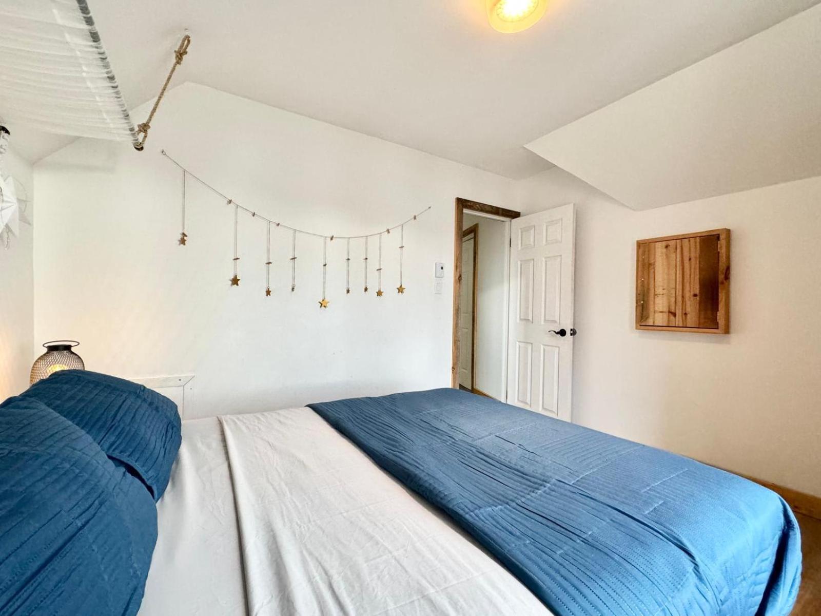 Le Wolfe - 2 Bedrooms - 2 min Falls - Free Parking