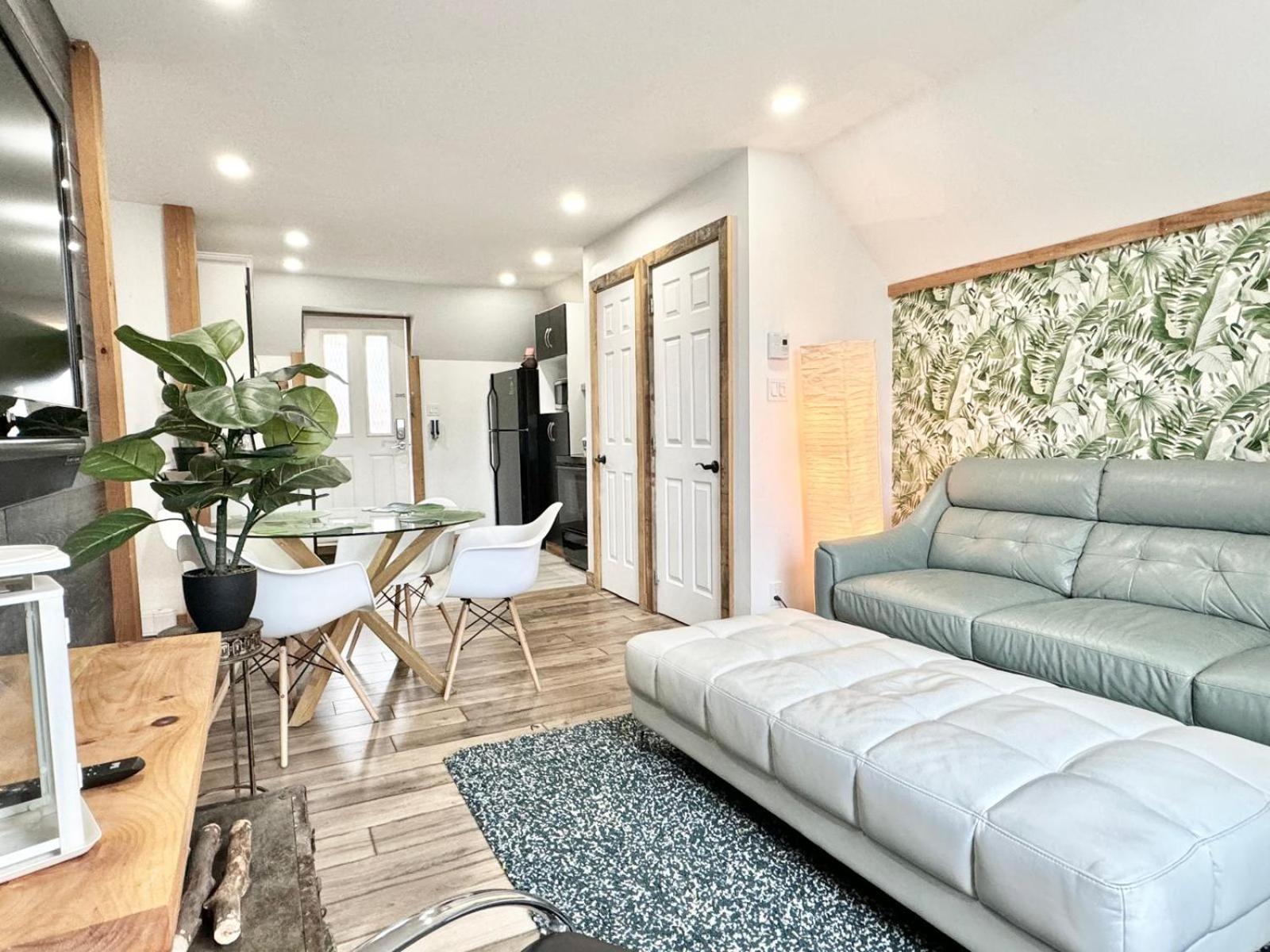 Le Wolfe - 2 Bedrooms - 2 min Falls - Free Parking