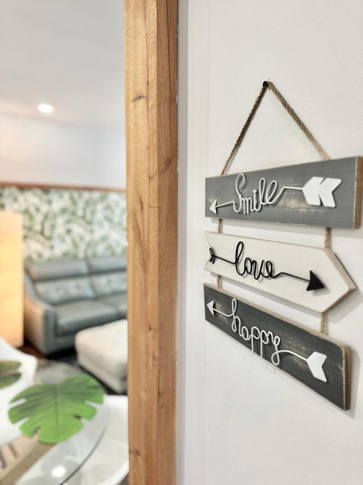 Le Wolfe - 2 Bedrooms - 2 min Falls - Free Parking