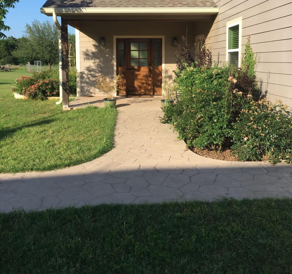 Hailey's Cottage on Small Farm-16 minutes to Silos view 4
