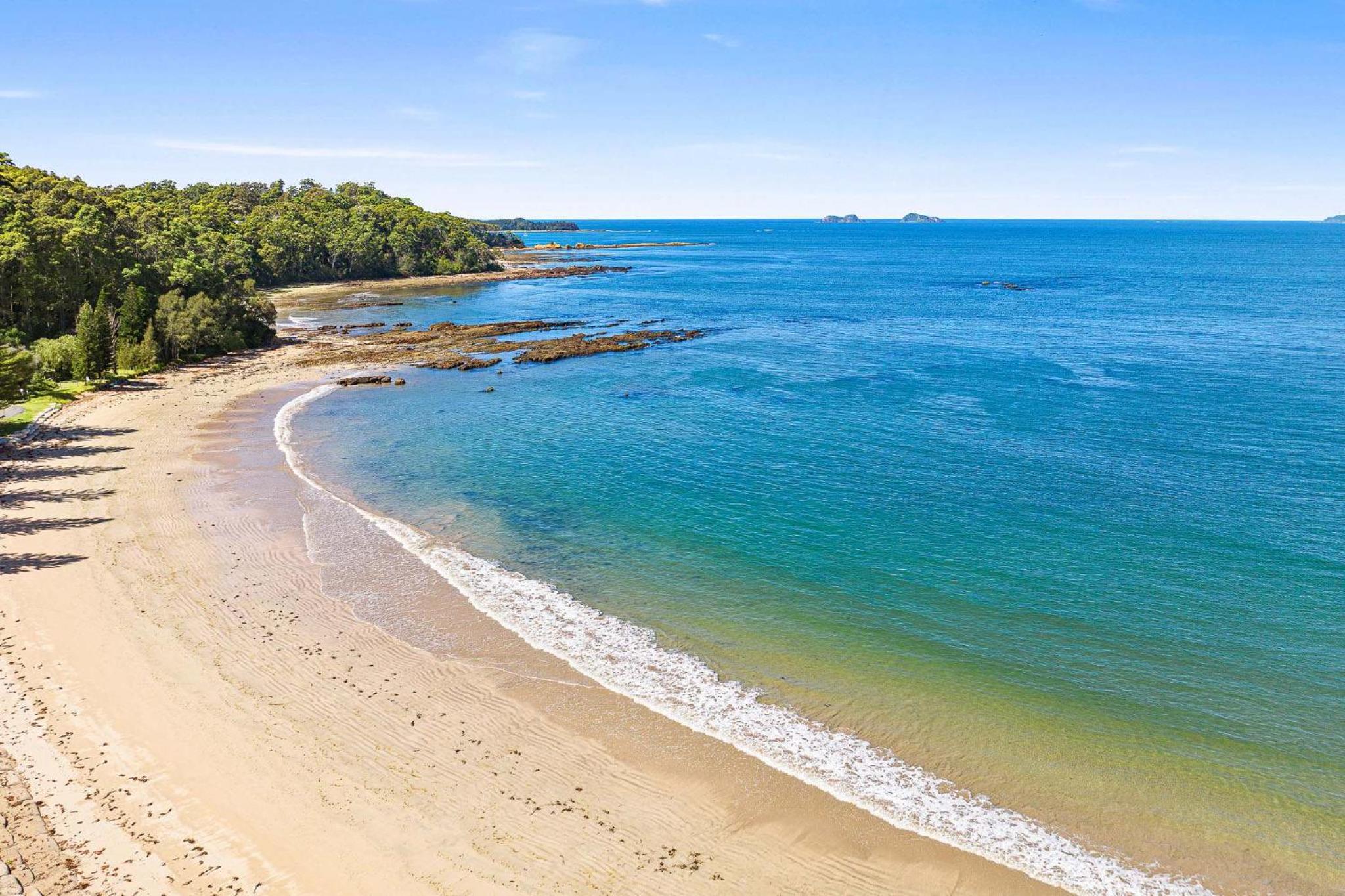 Sandy Shores Unit 4 150m Flat walk to Beach