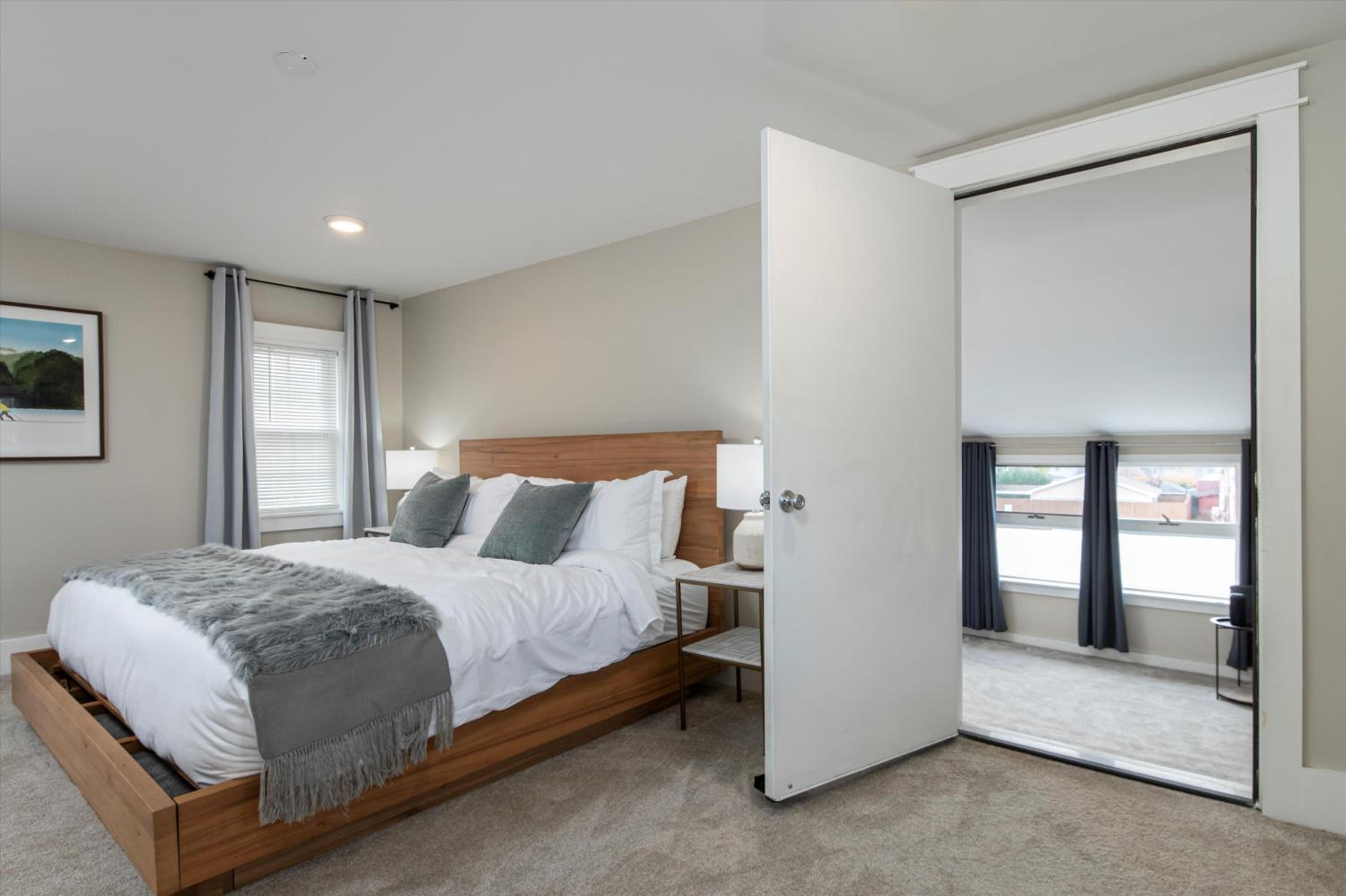 Rutland Vacations - Updated Family-sized Home in Heart of Rutland, Near Slopes, EV, Hot Tub, Fire Pit - Property Image 5