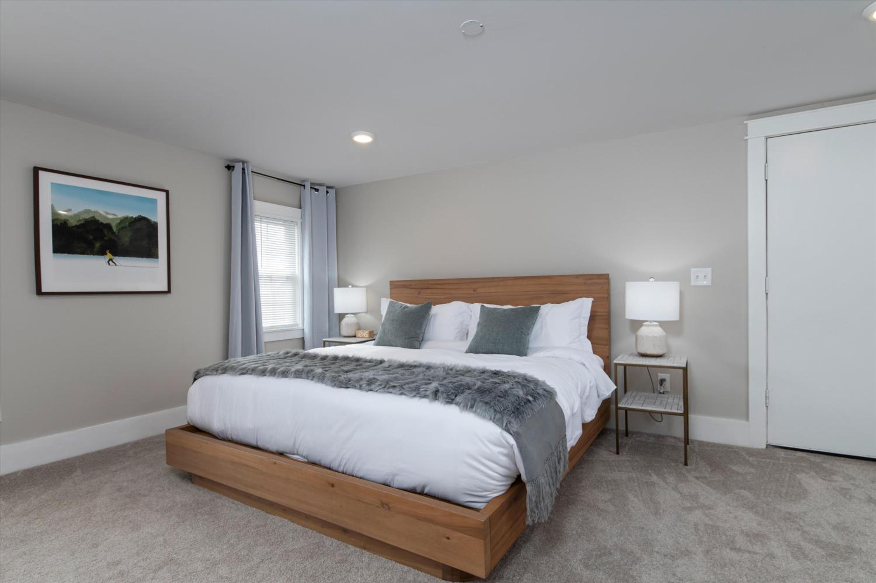 Rutland Vacations - Updated Family-sized Home in Heart of Rutland, Near Slopes, EV, Hot Tub, Fire Pit - Property Image 4