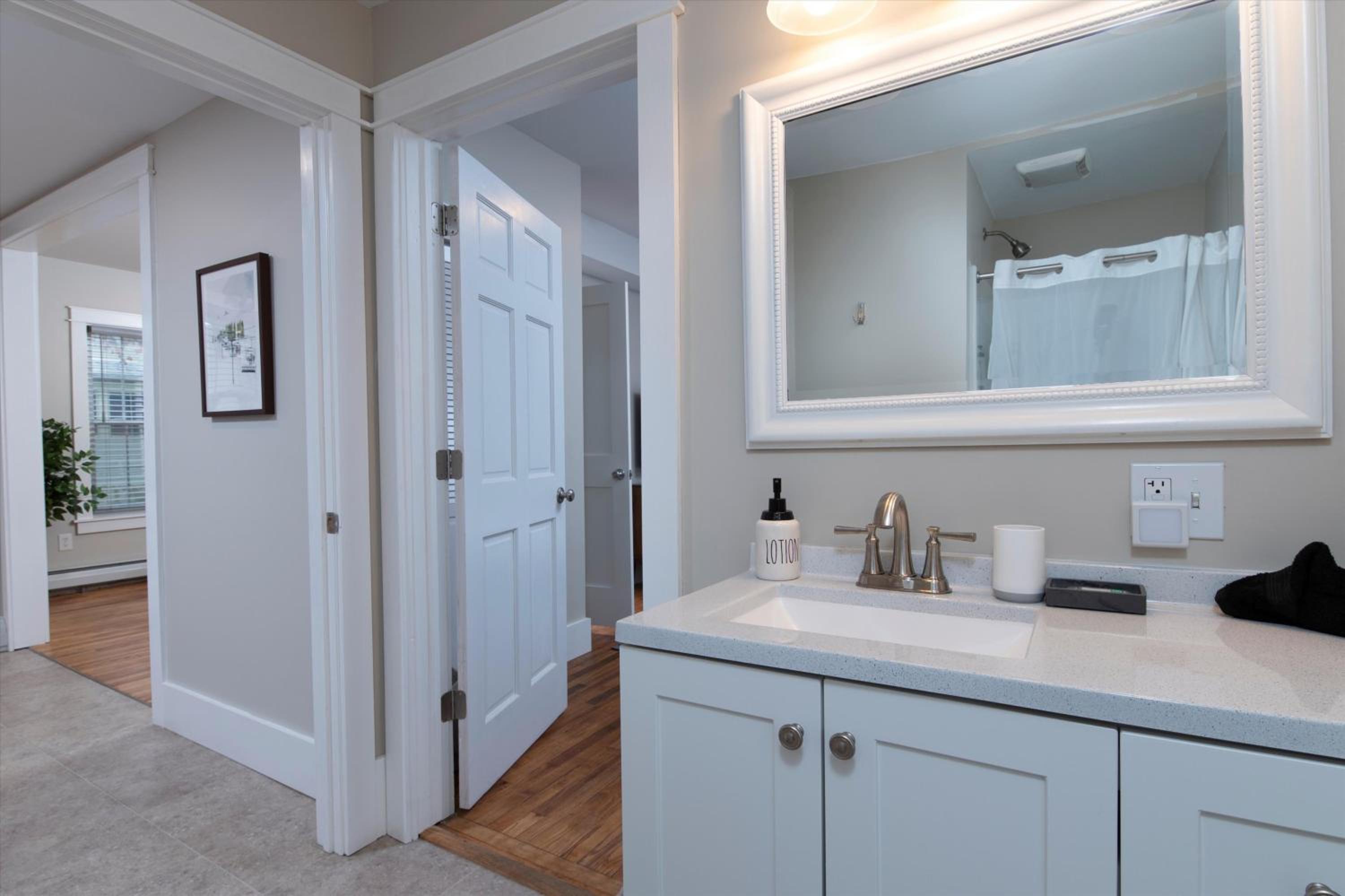 Rutland Vacations - Updated Family-sized Home in Heart of Rutland, Near Slopes, EV, Hot Tub, Fire Pit - Property Image 41