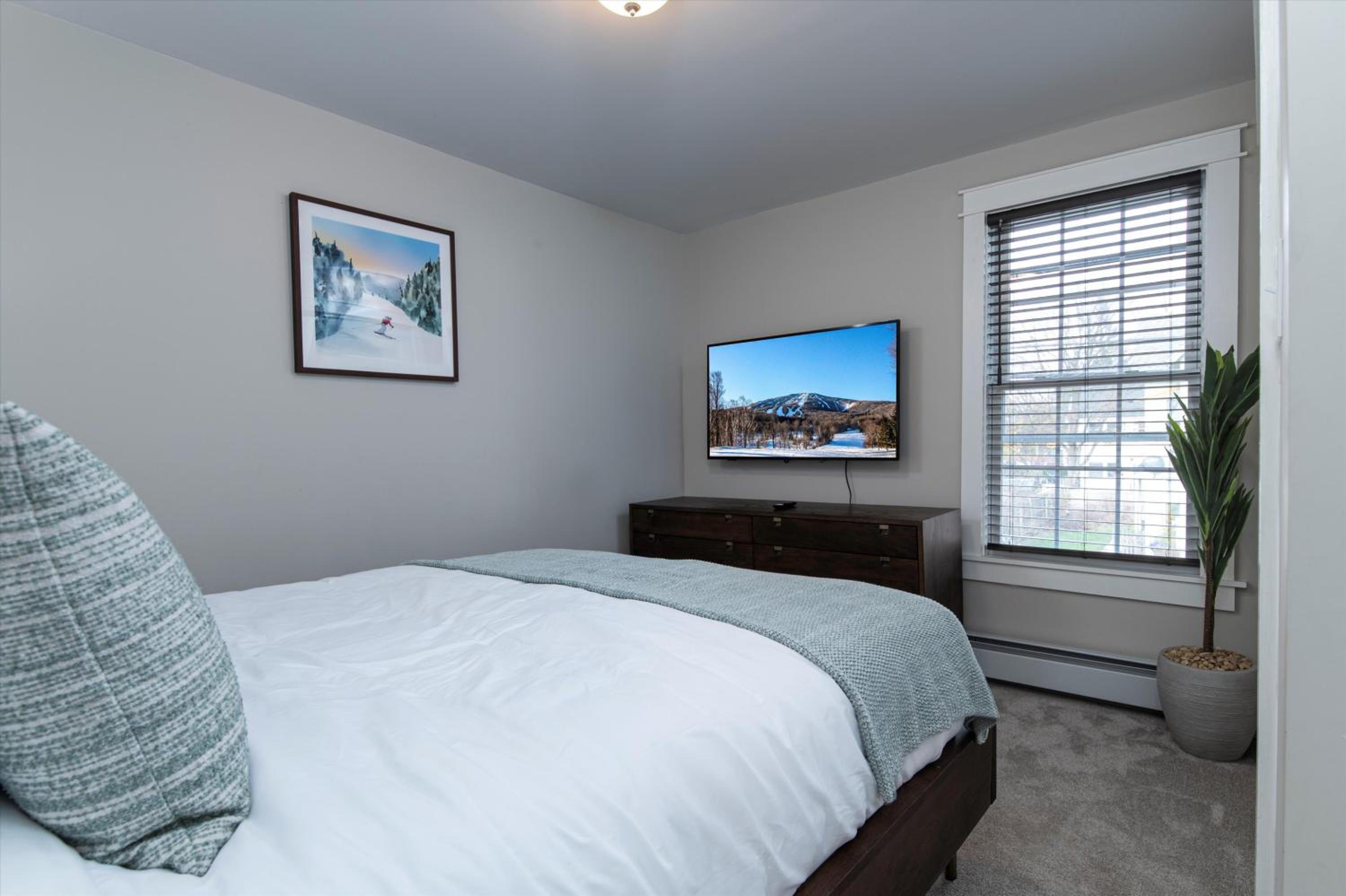 Rutland Vacations - Updated Family-sized Home in Heart of Rutland, Near Slopes, EV, Hot Tub, Fire Pit - Property Image 42