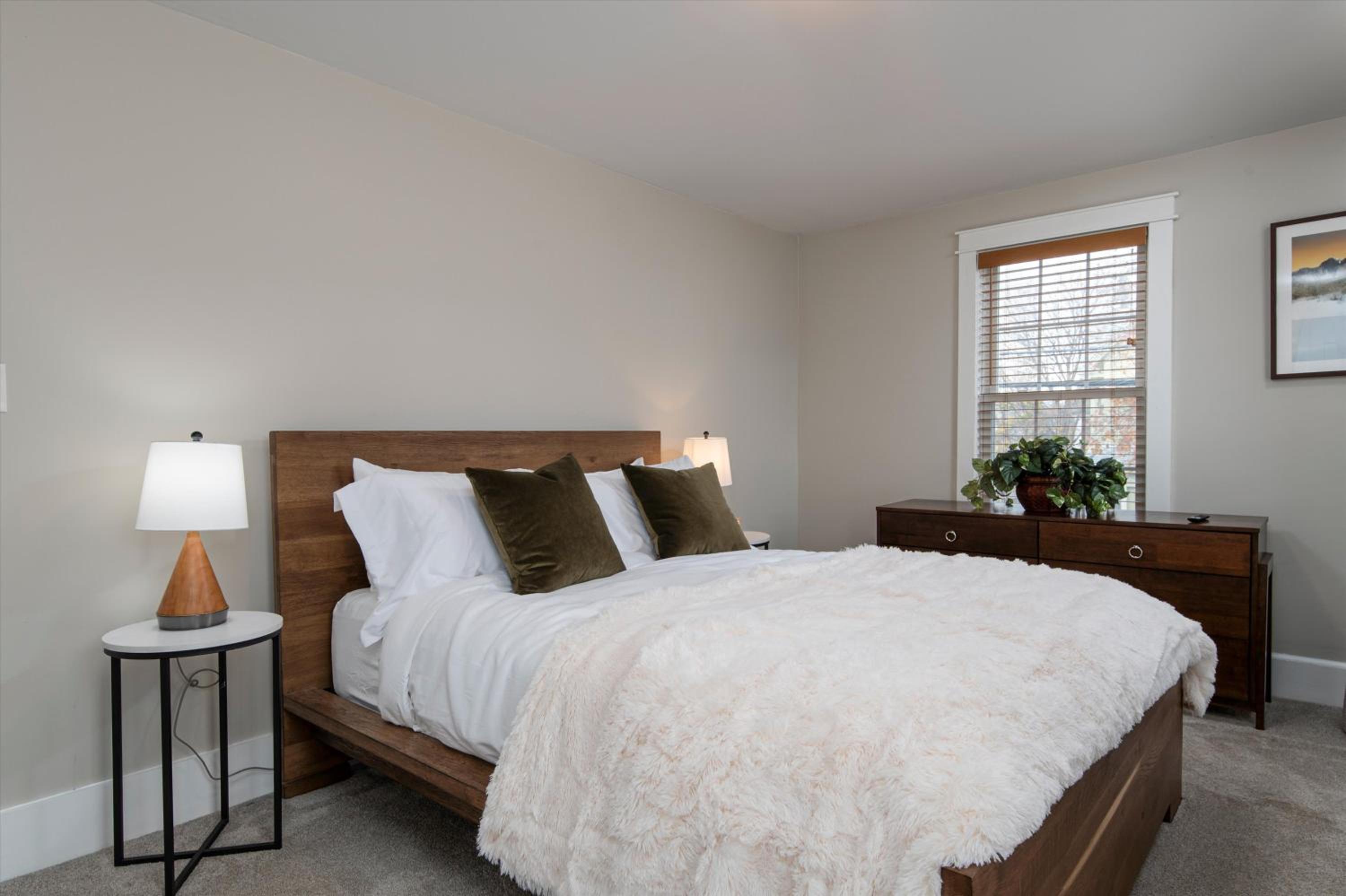 Rutland Vacations - Updated Family-sized Home in Heart of Rutland, Near Slopes, EV, Hot Tub, Fire Pit - Property Image 49