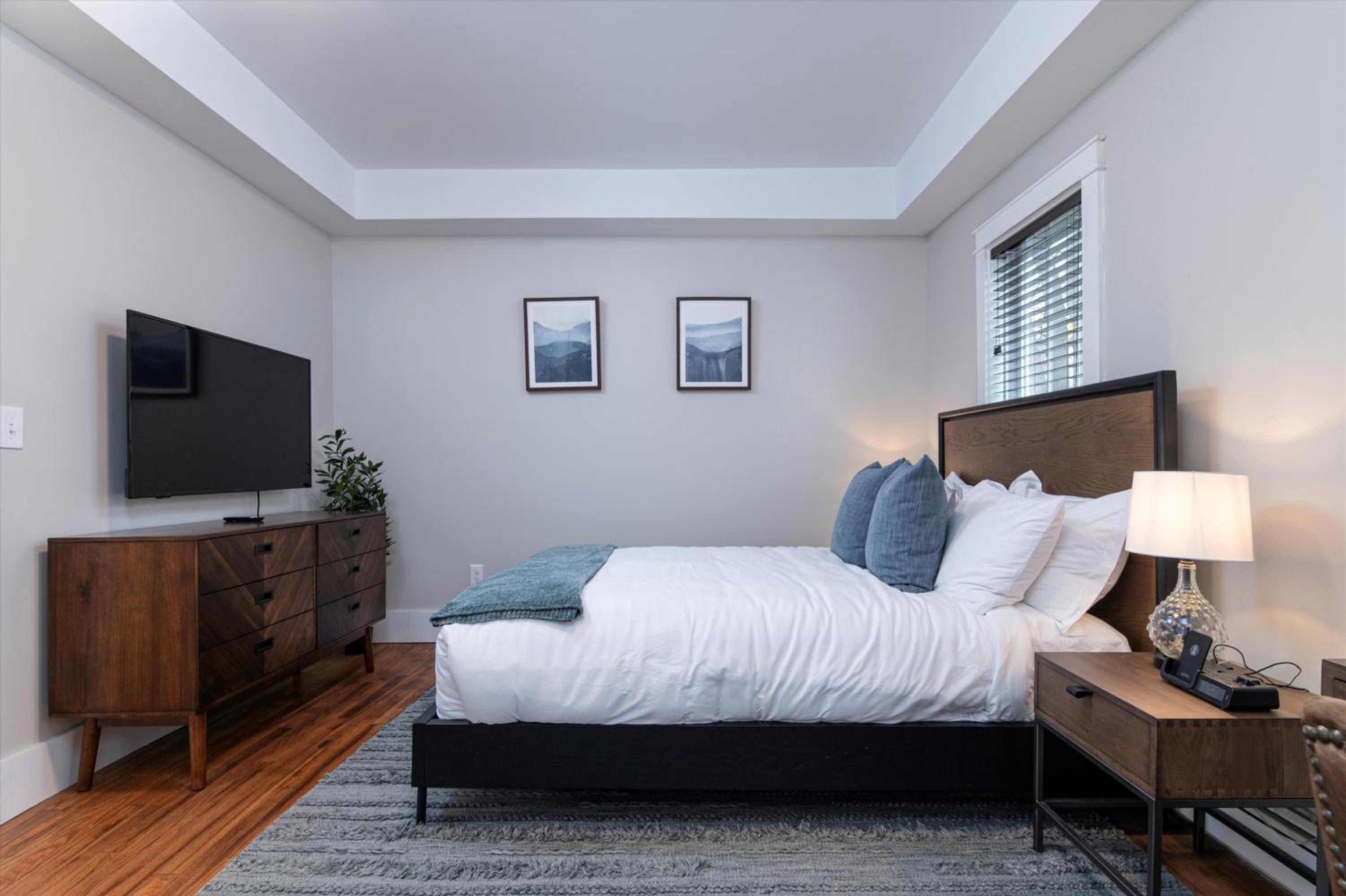 Rutland Vacations - Updated Family-sized Home in Heart of Rutland, Near Slopes, EV, Hot Tub, Fire Pit - Property Image 10