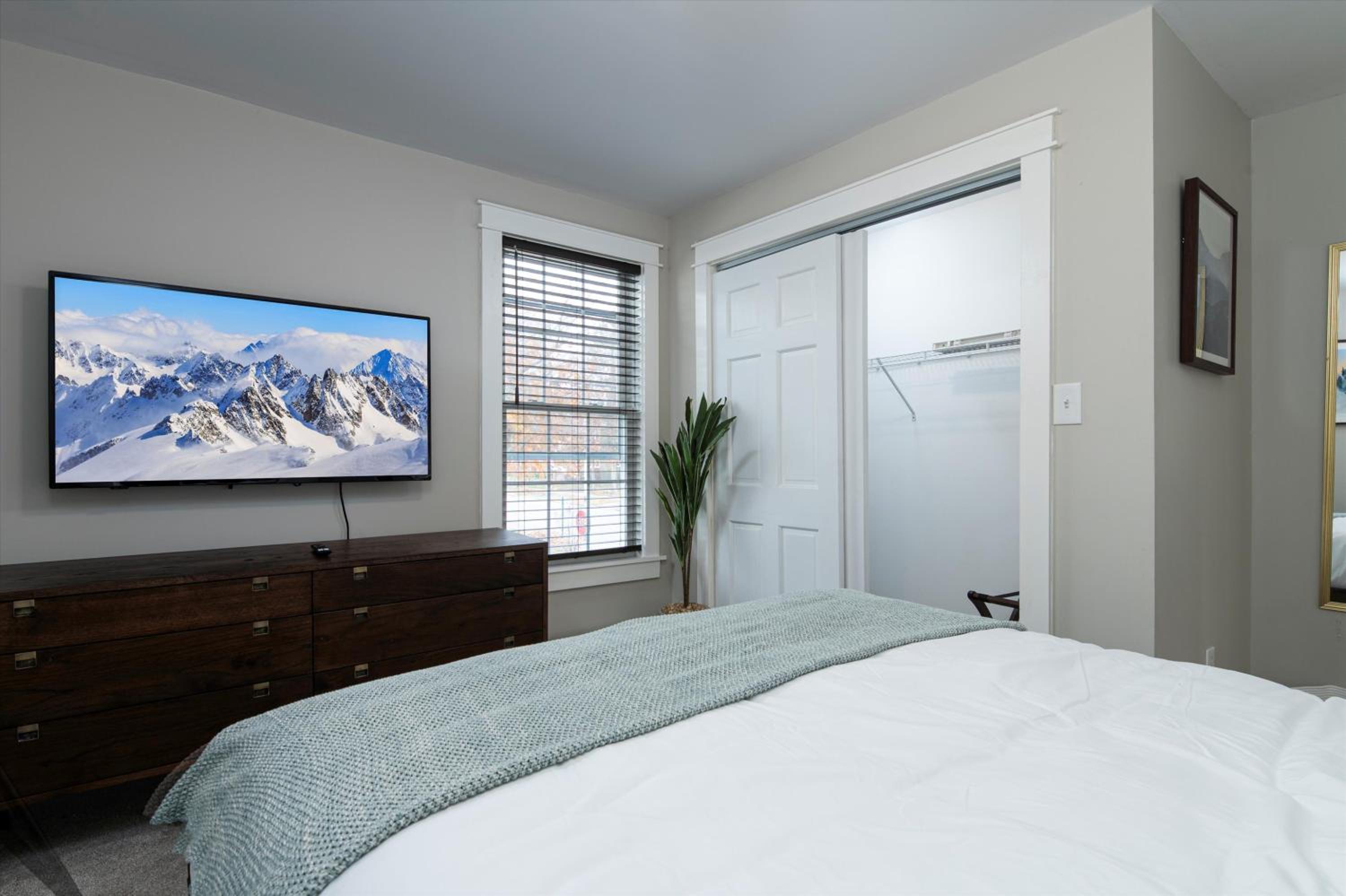 Rutland Vacations - Updated Family-sized Home in Heart of Rutland, Near Slopes, EV, Hot Tub, Fire Pit - Property Image 43