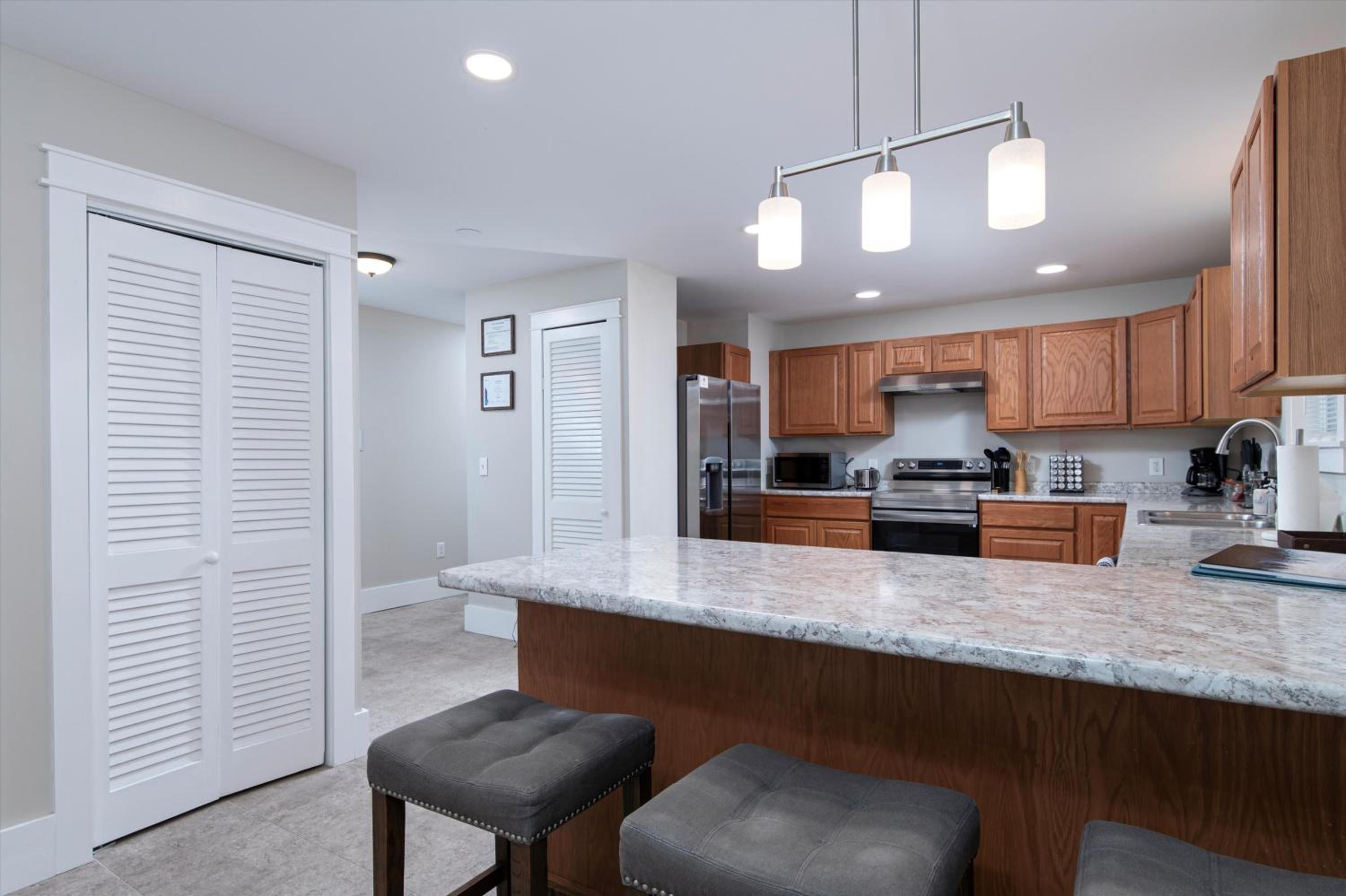 Rutland Vacations - Updated Family-sized Home in Heart of Rutland, Near Slopes, EV, Hot Tub, Fire Pit - Property Image 36