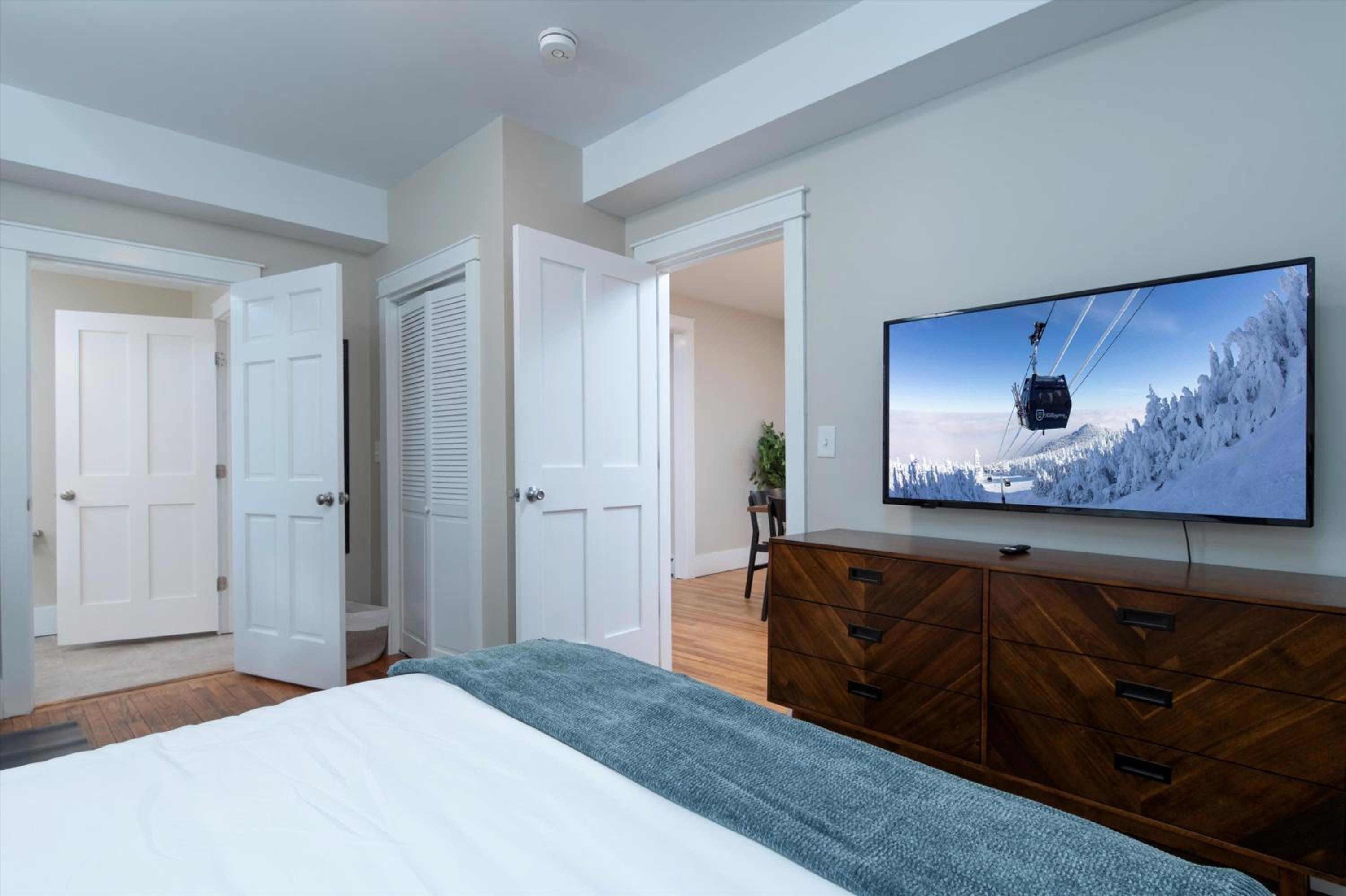 Rutland Vacations - Updated Family-sized Home in Heart of Rutland, Near Slopes, EV, Hot Tub, Fire Pit - Property Image 8