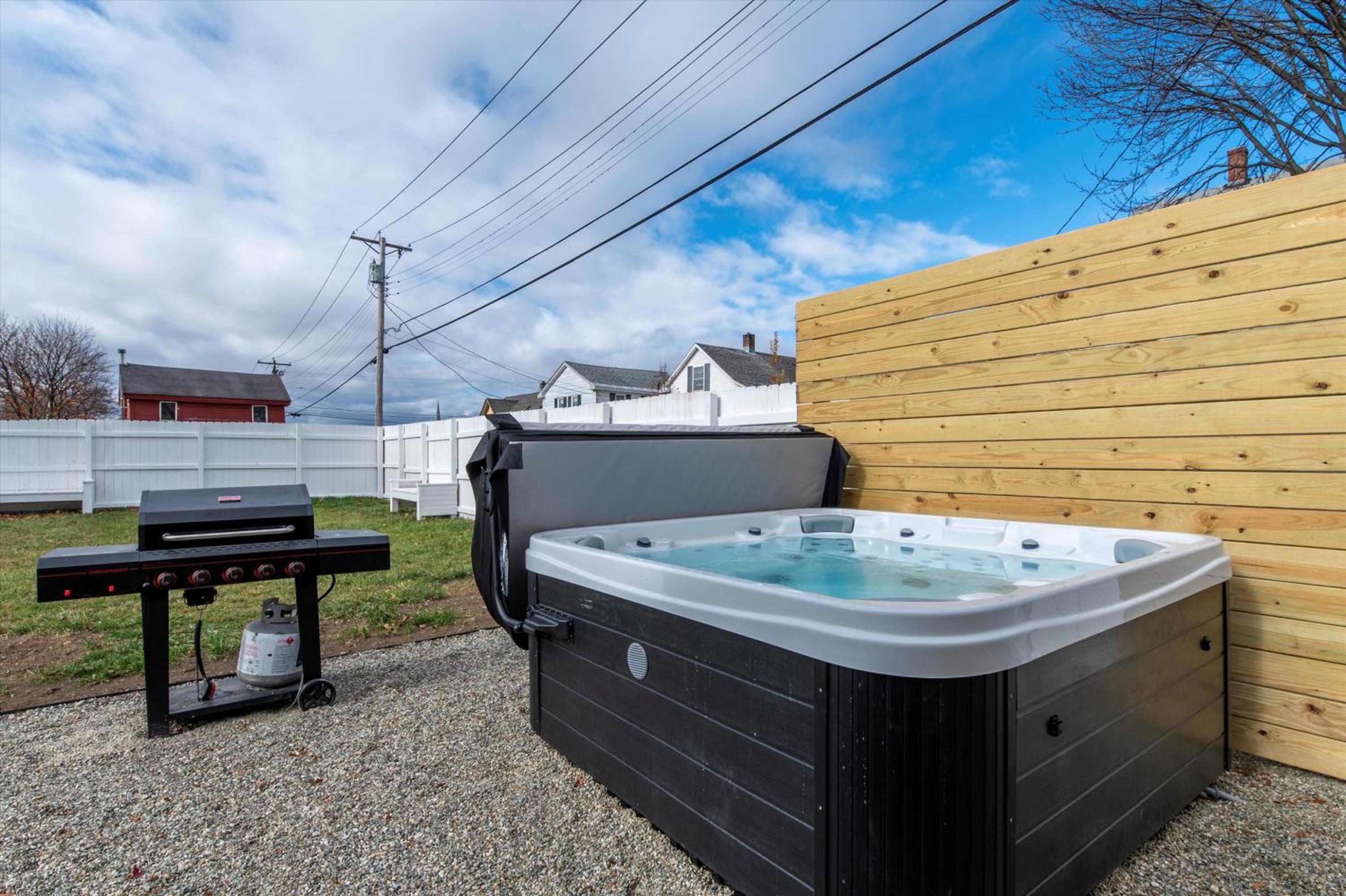 Rutland Vacations - Updated Family-sized Home in Heart of Rutland, Near Slopes, EV, Hot Tub, Fire Pit - Property Image 12