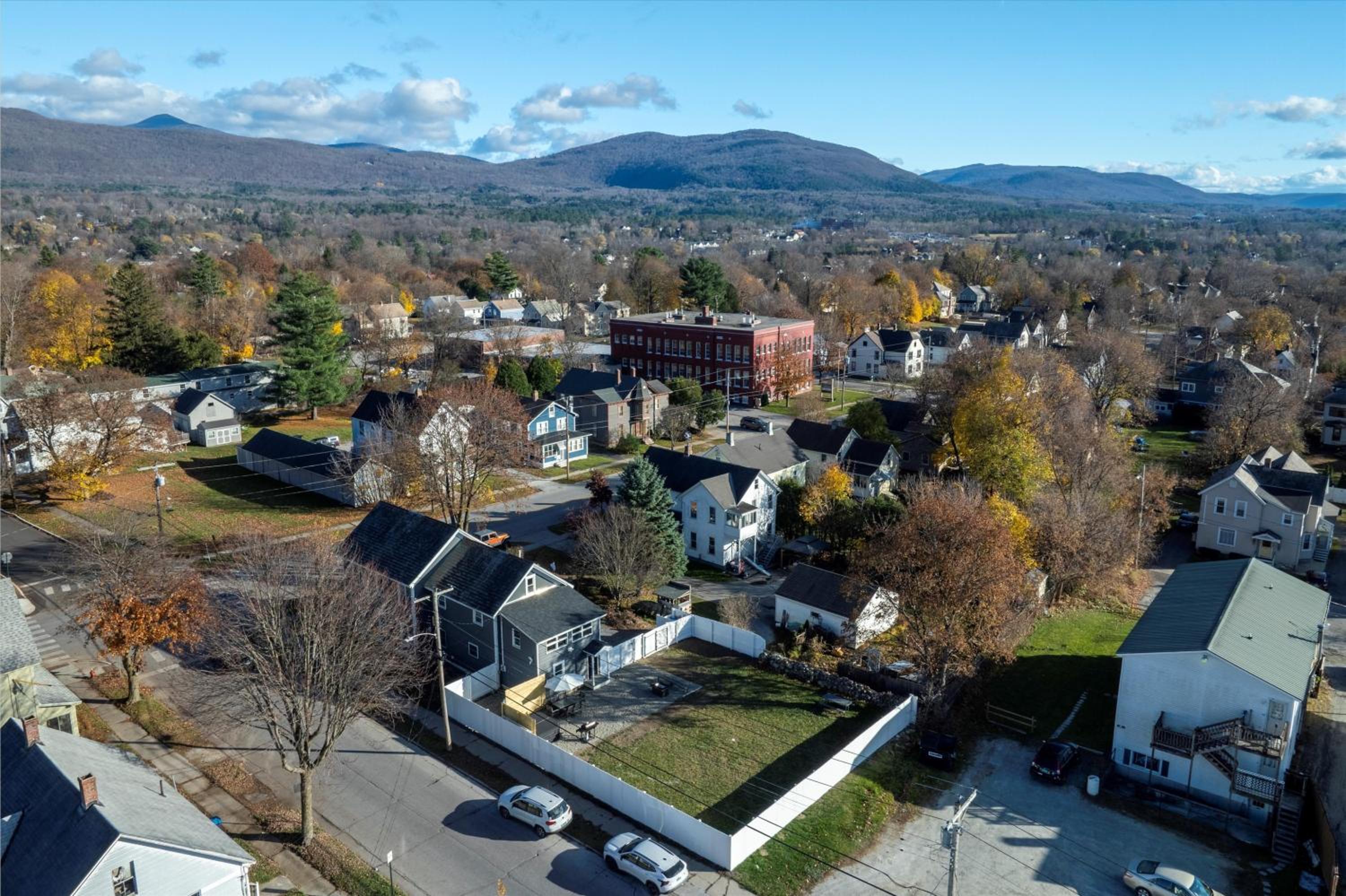 Rutland Vacations - Updated Family-sized Home in Heart of Rutland, Near Slopes, EV, Hot Tub, Fire Pit - Property Image 4