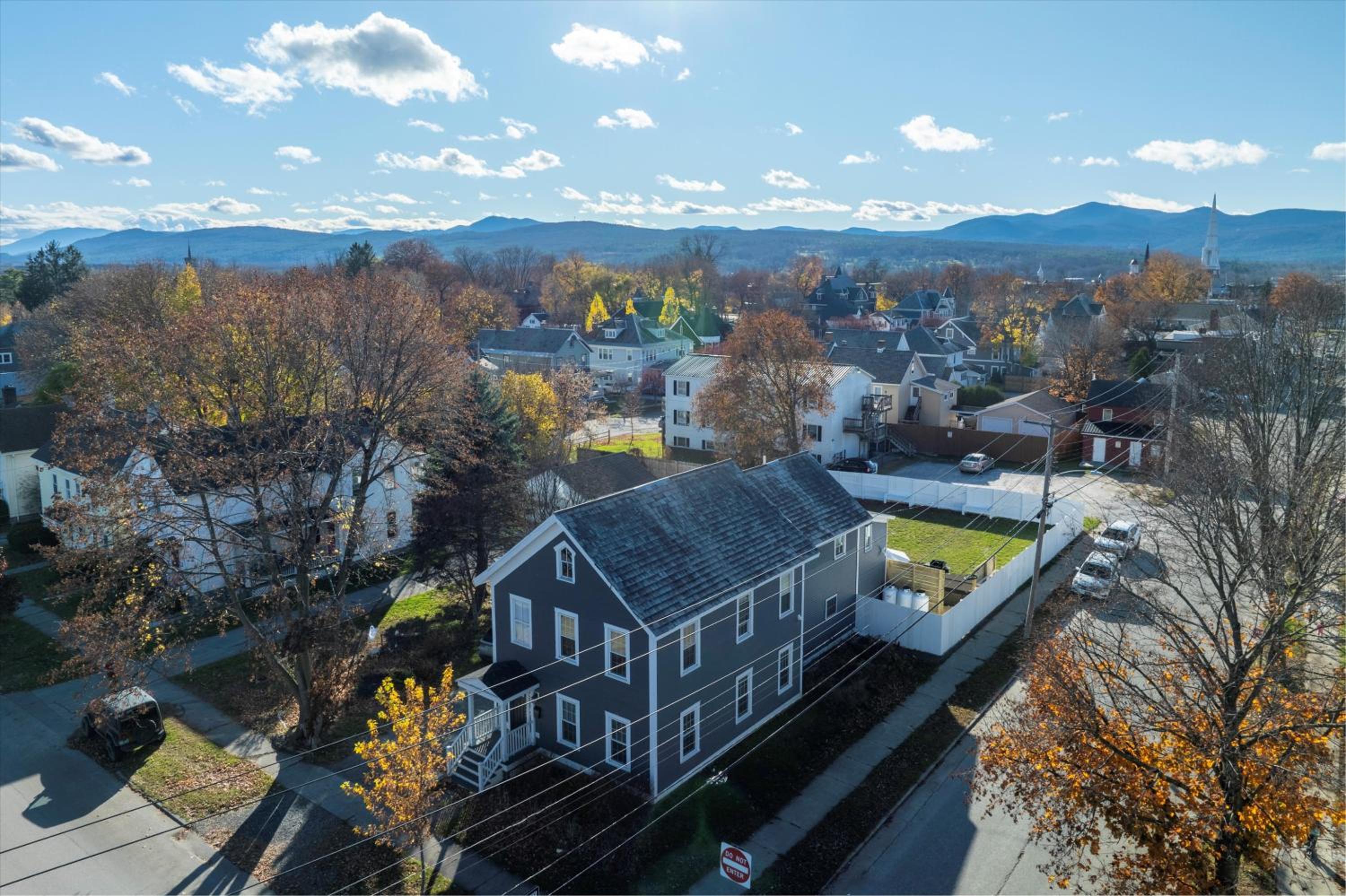 Rutland Vacations - Updated Family-sized Home in Heart of Rutland, Near Slopes, EV, Hot Tub, Fire Pit - Property Image 21