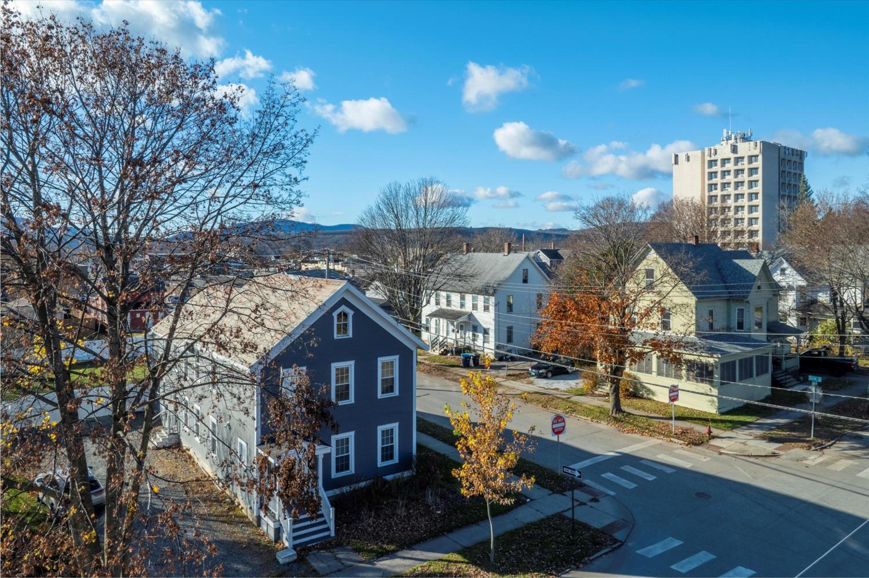 Rutland Vacations - Updated Family-sized Home in Heart of Rutland, Near Slopes, EV, Hot Tub, Fire Pit - Property Image 24