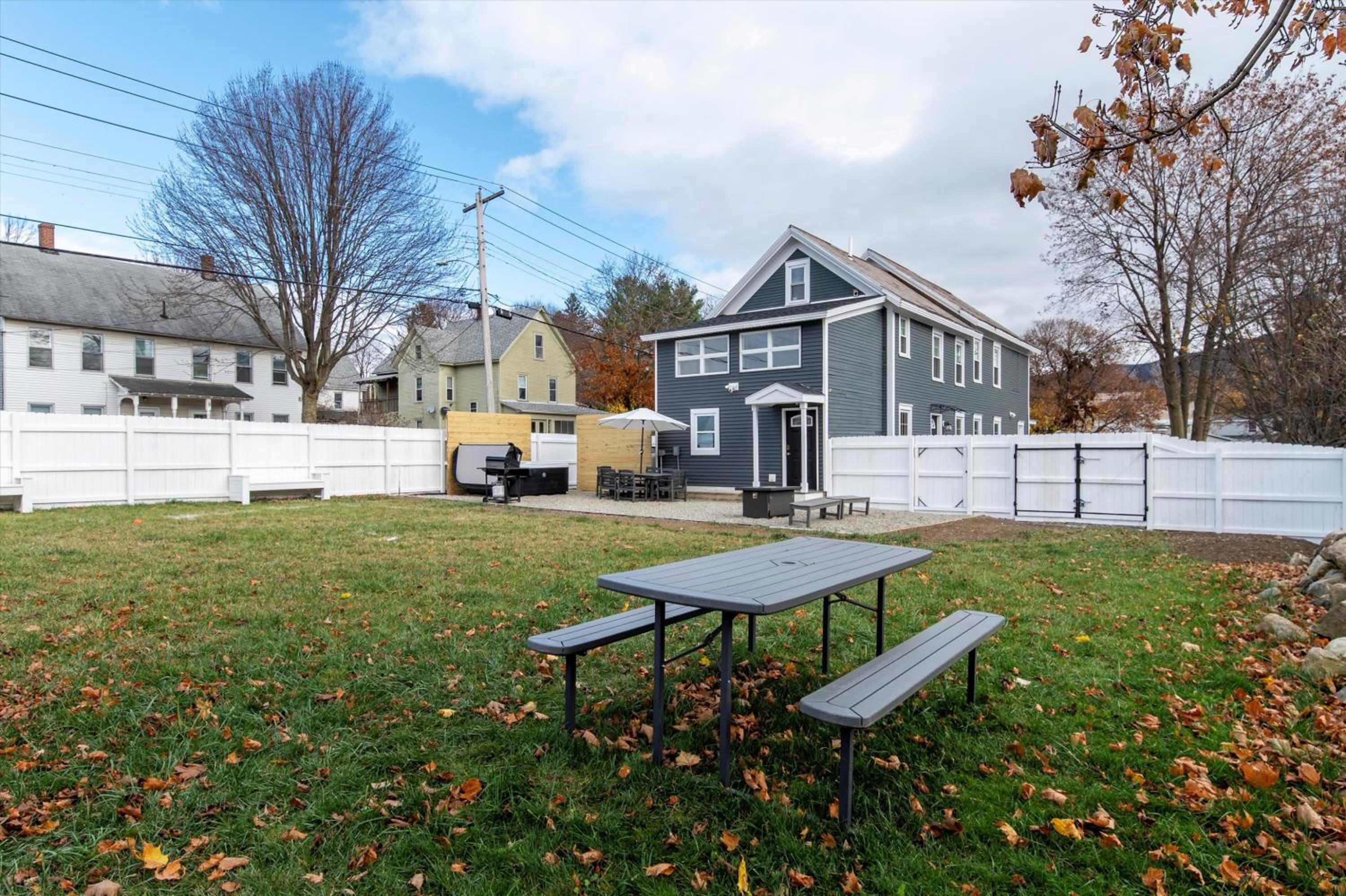 Rutland Vacations - Updated Family-sized Home in Heart of Rutland, Near Slopes, EV, Hot Tub, Fire Pit - Property Image 18