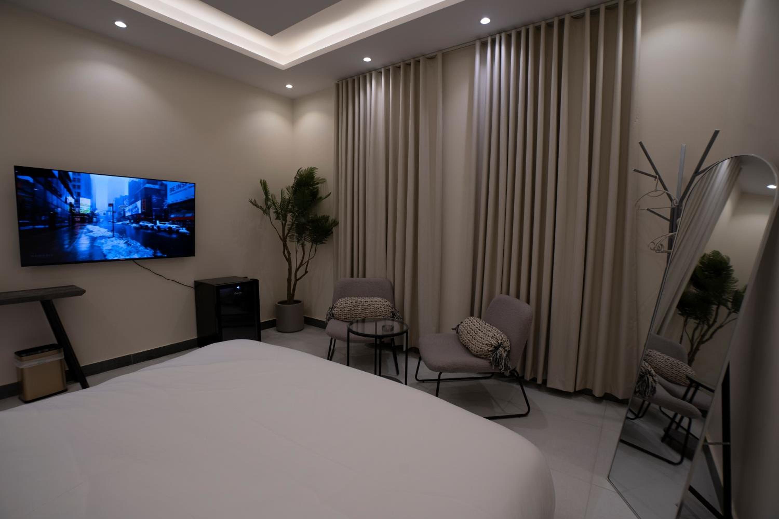 D13 - Quiet studio elegant Luxury apartment Self-Entry