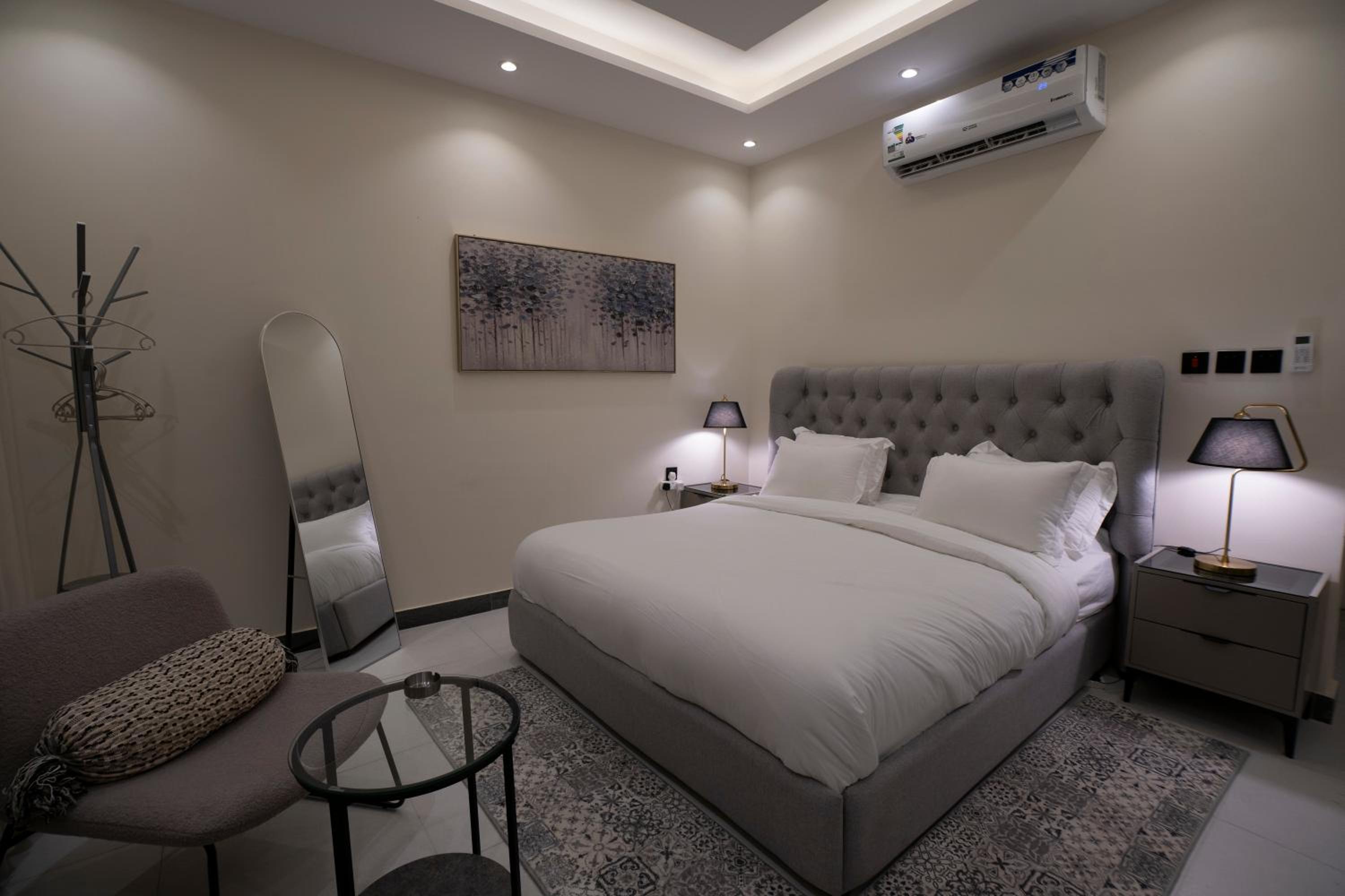 D13 - Quiet studio elegant Luxury apartment Self-Entry