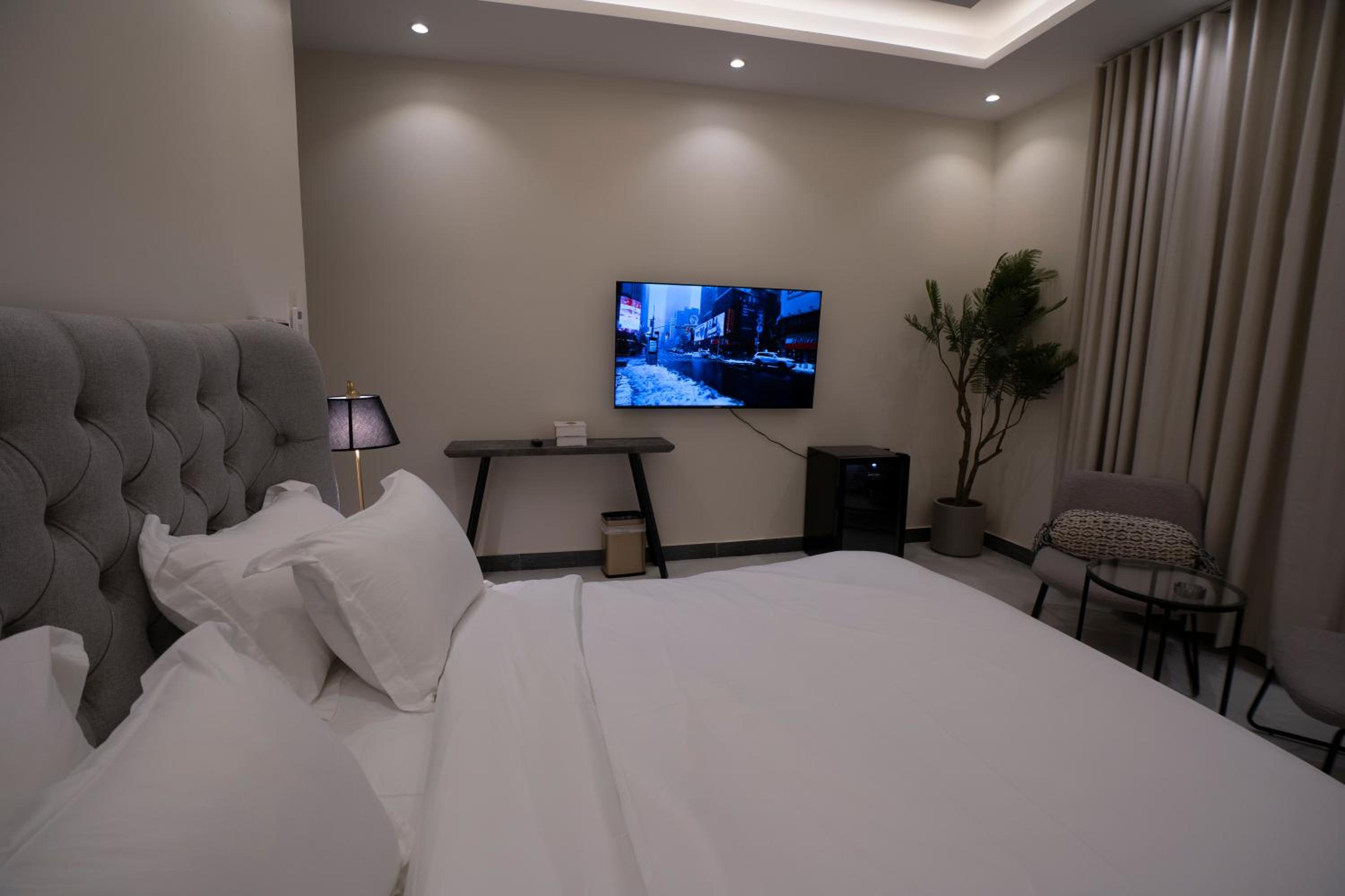 D13 - Quiet studio elegant Luxury apartment Self-Entry