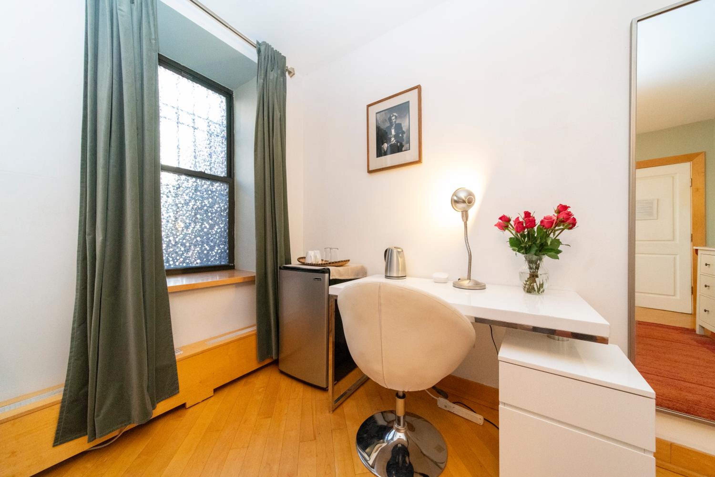 2 bedrooms with one private bathroom in lovely home