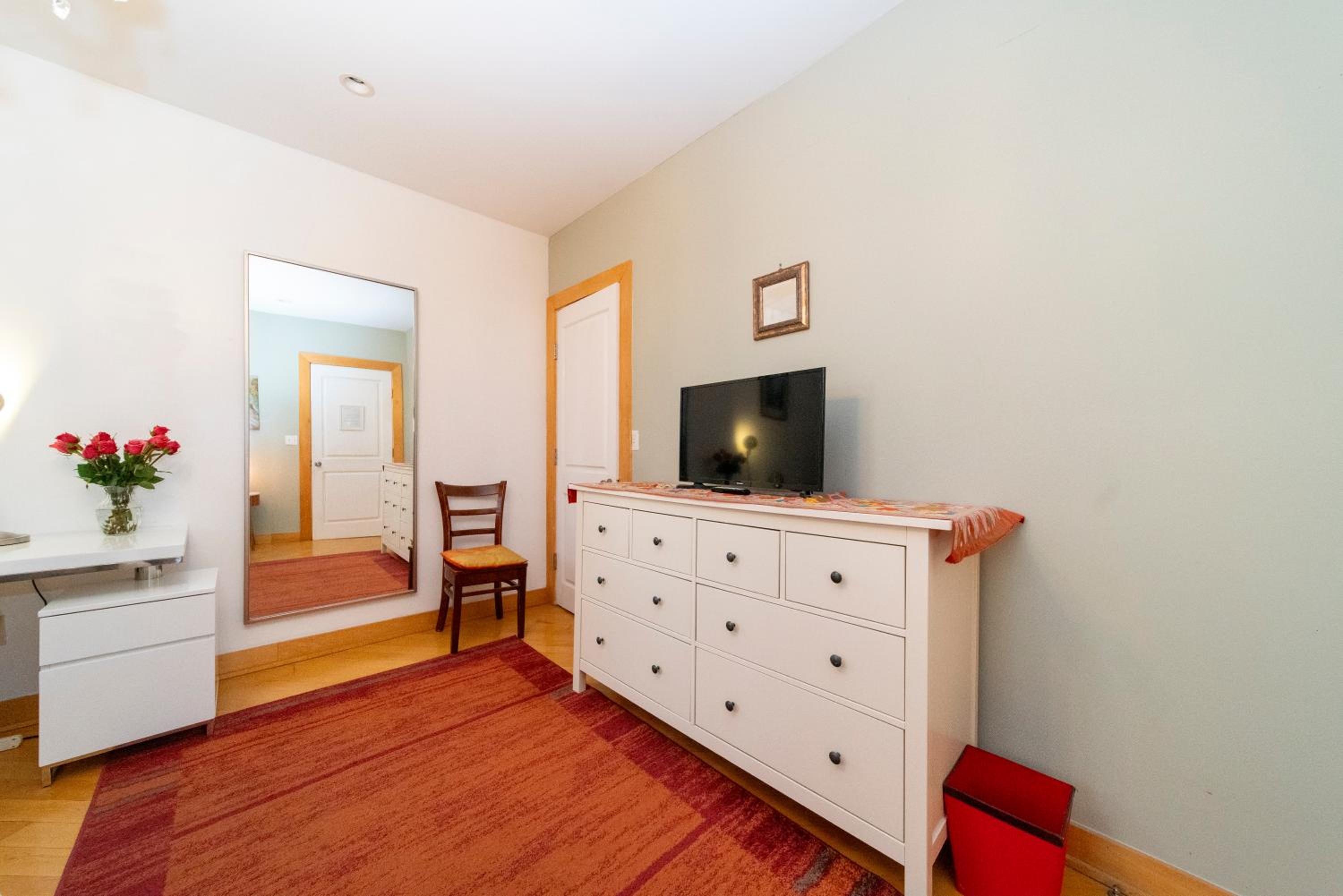 2 bedrooms with one private bathroom in lovely home