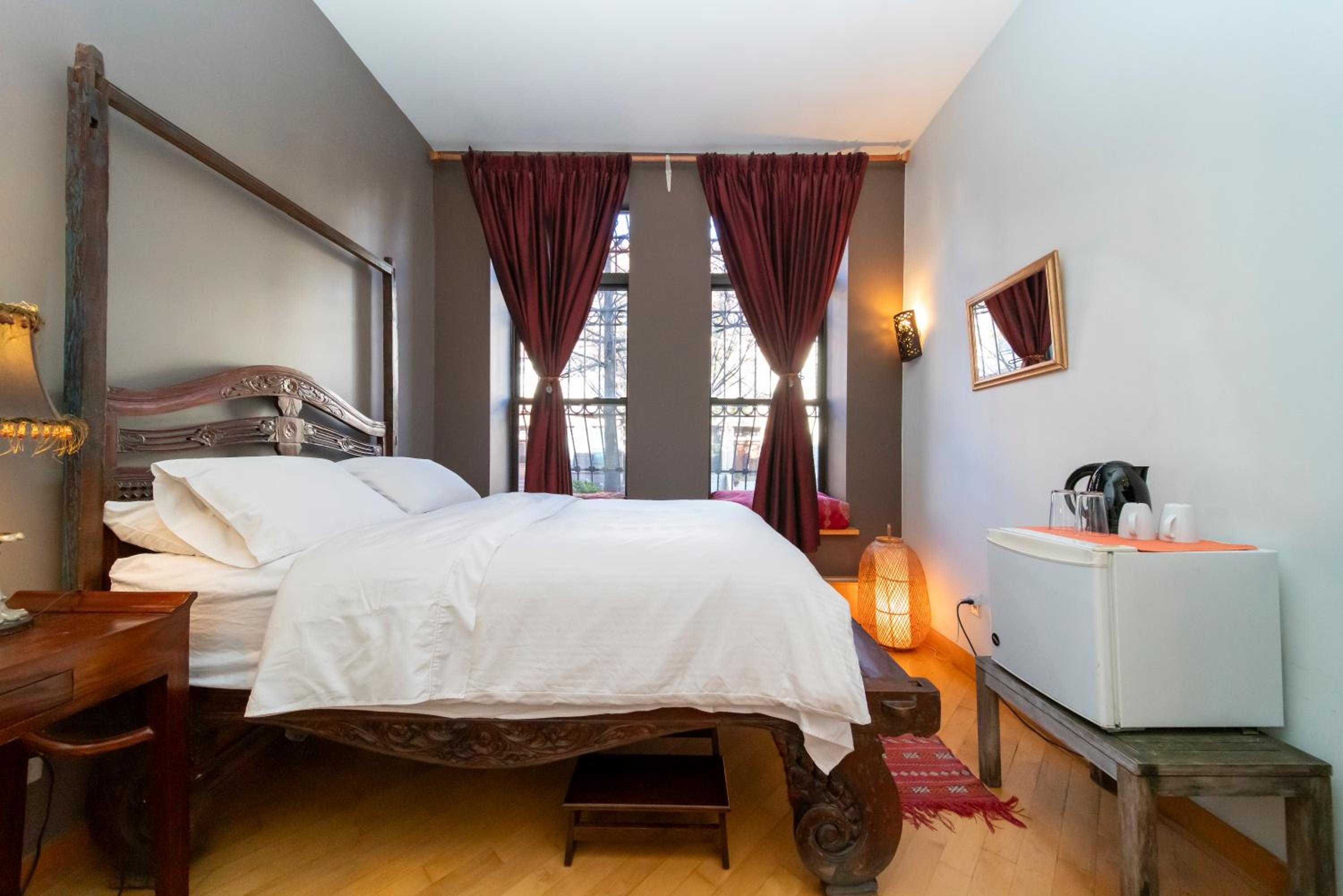 2 bedrooms with one private bathroom in lovely home