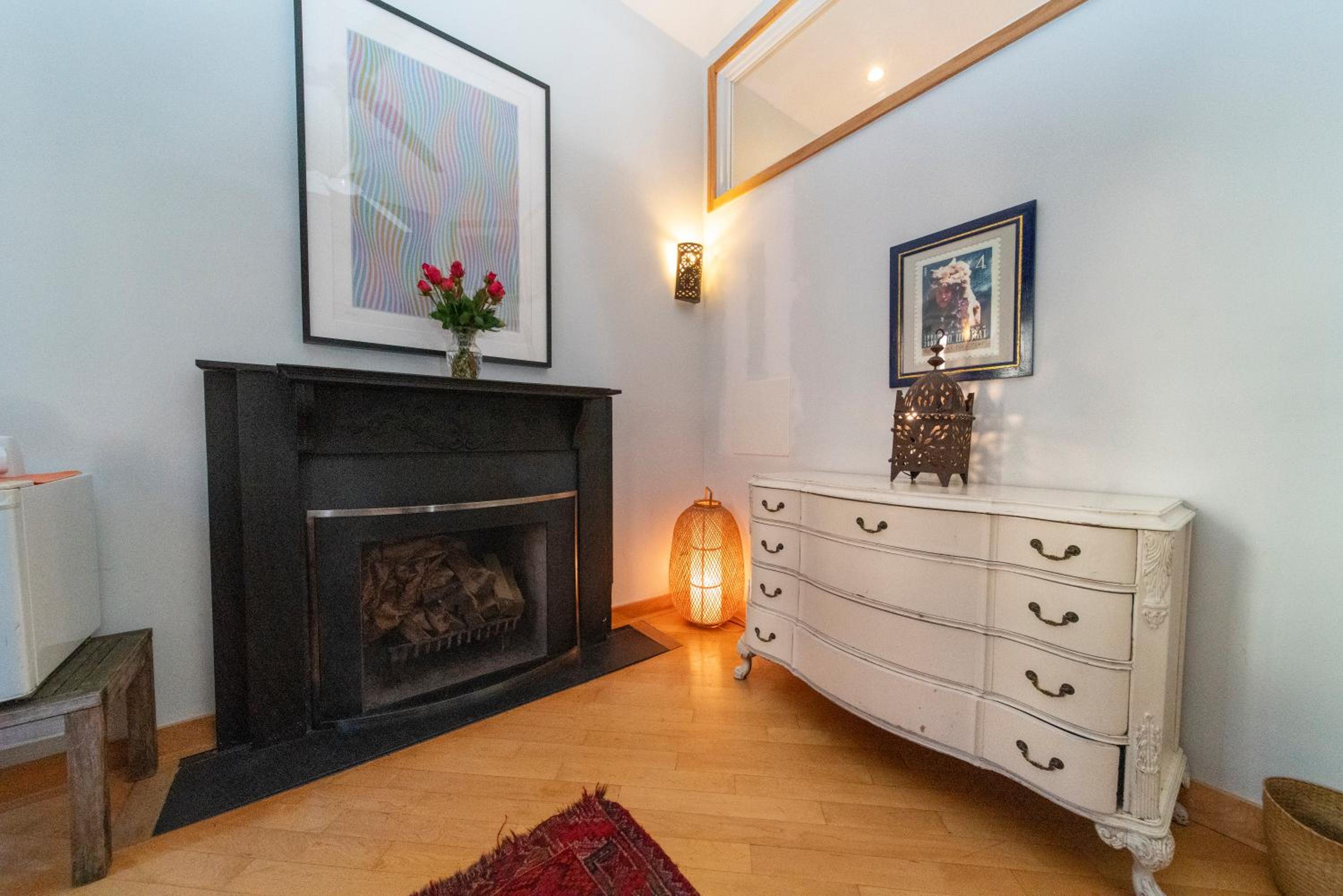 2 bedrooms with one private bathroom in lovely home