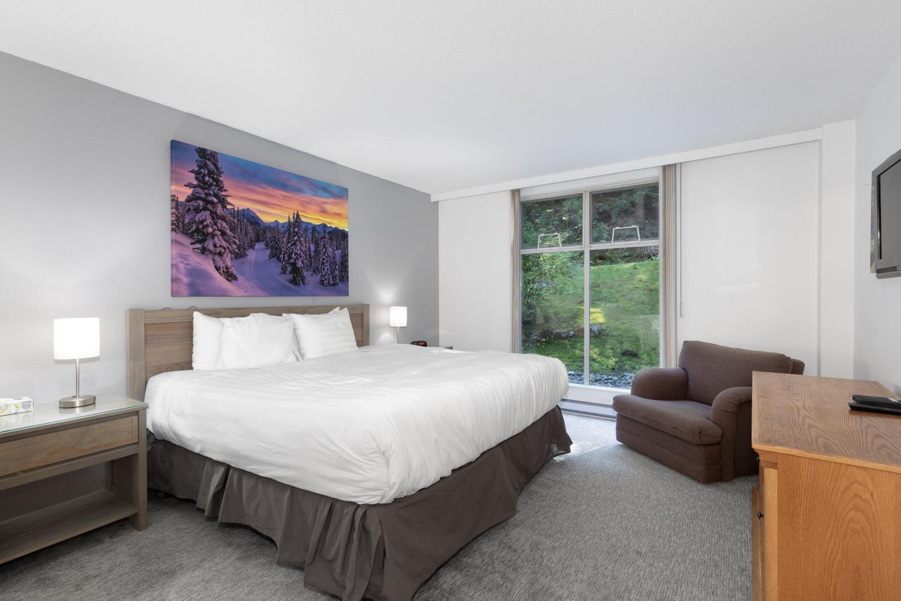 The Woodrun Lodge by Whiski Jack - Image 4