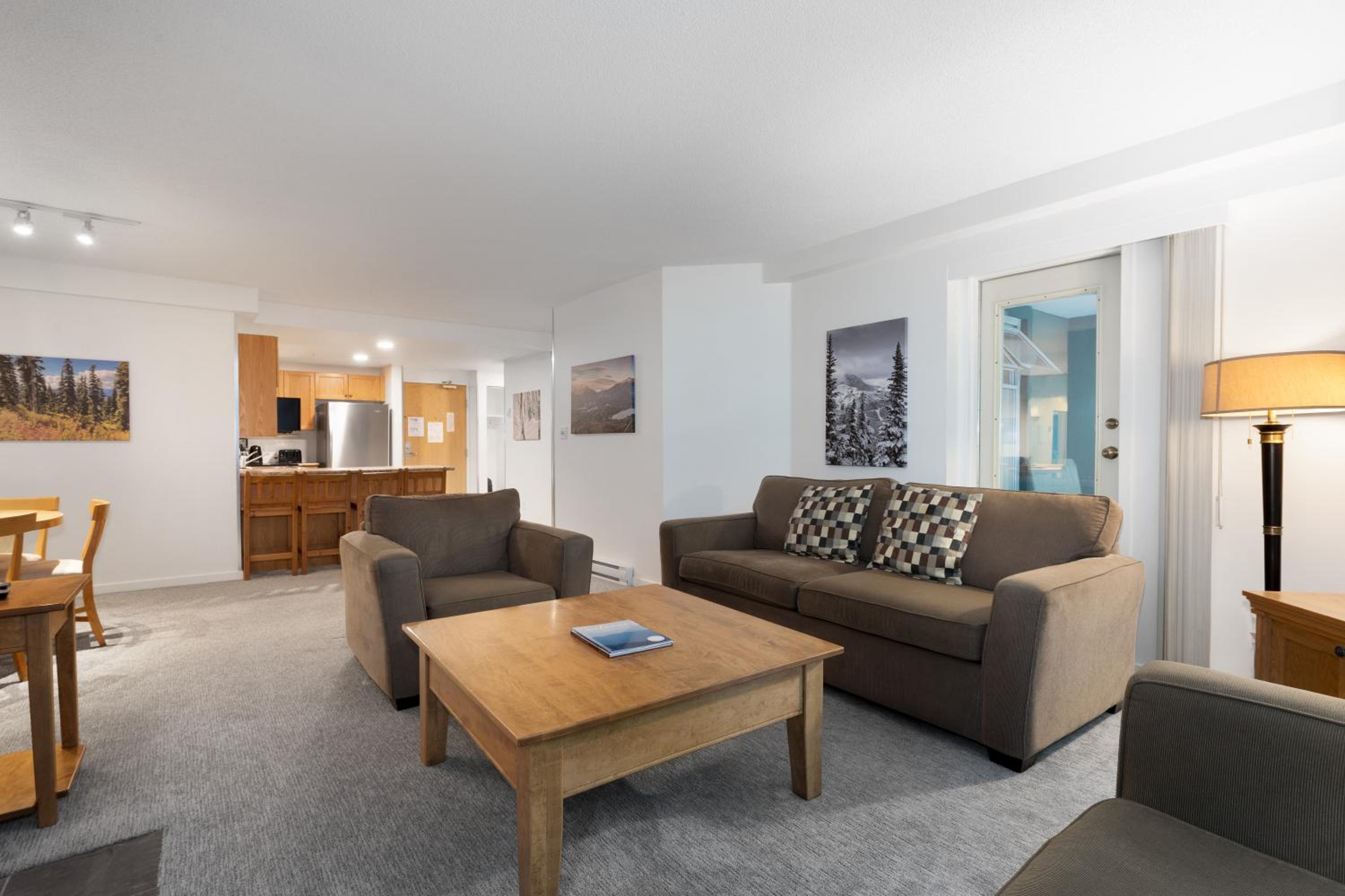 The Woodrun Lodge by Whiski Jack - Image 5