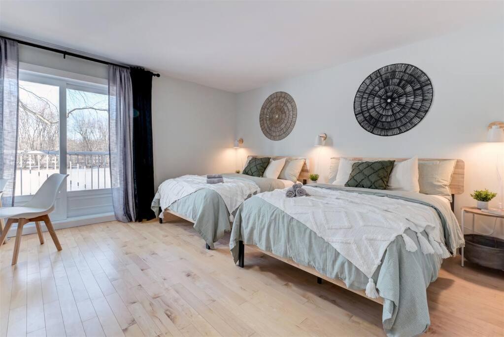 Cozy Riverside Cottage Escape with SPA, Pool Table and Dock Access