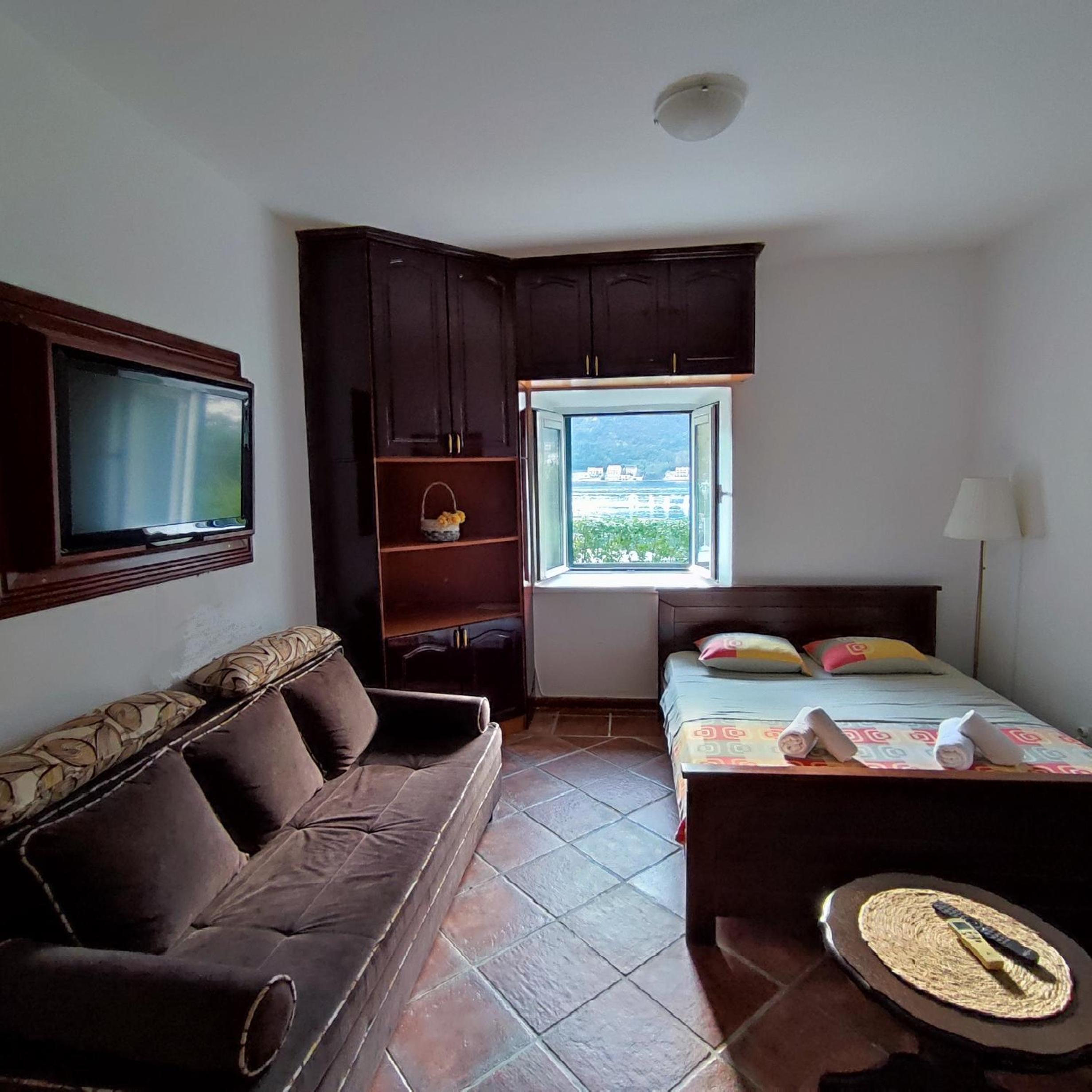 Photo 42