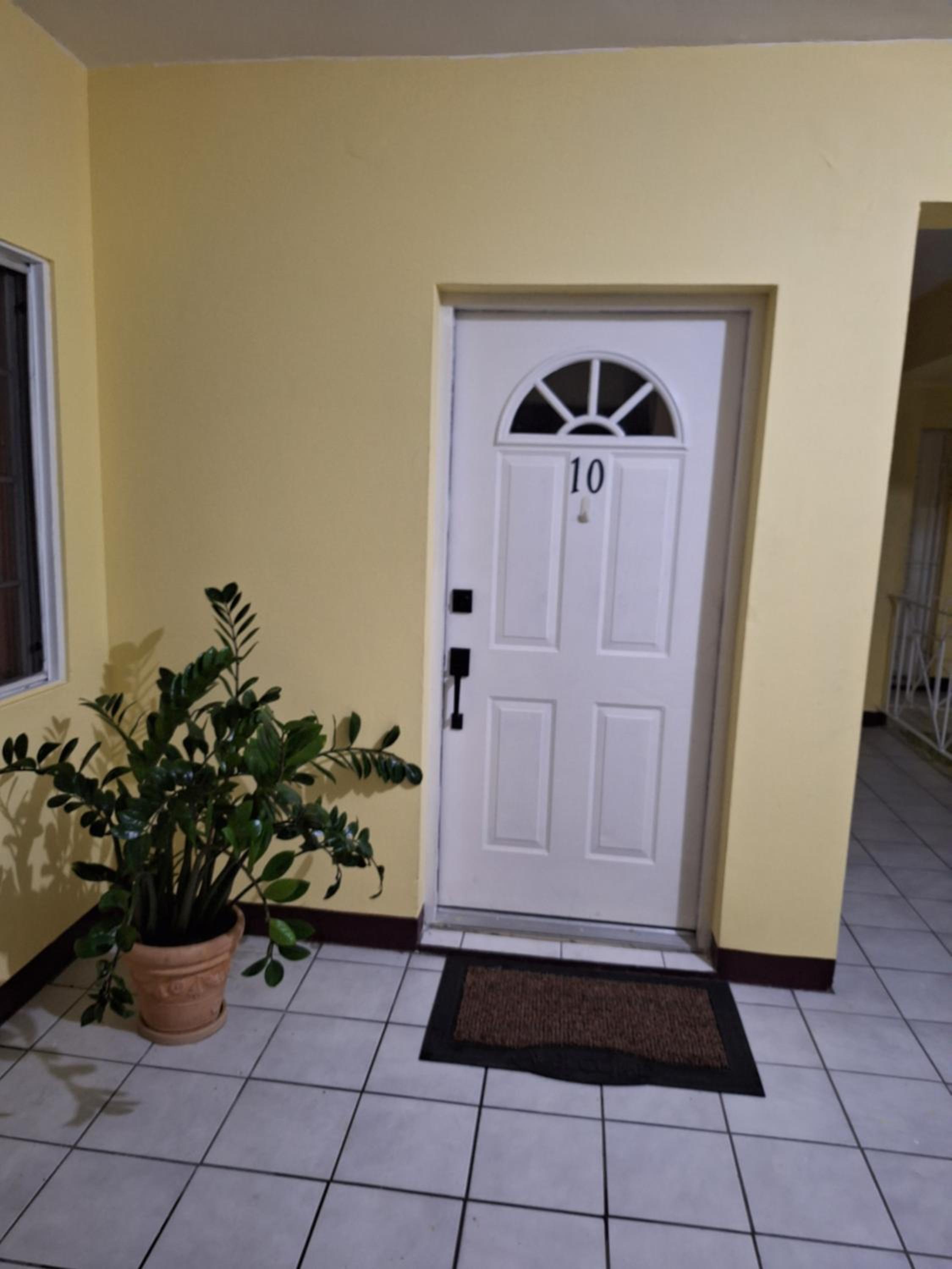 Chateau Central at Sunbury Apts view 4