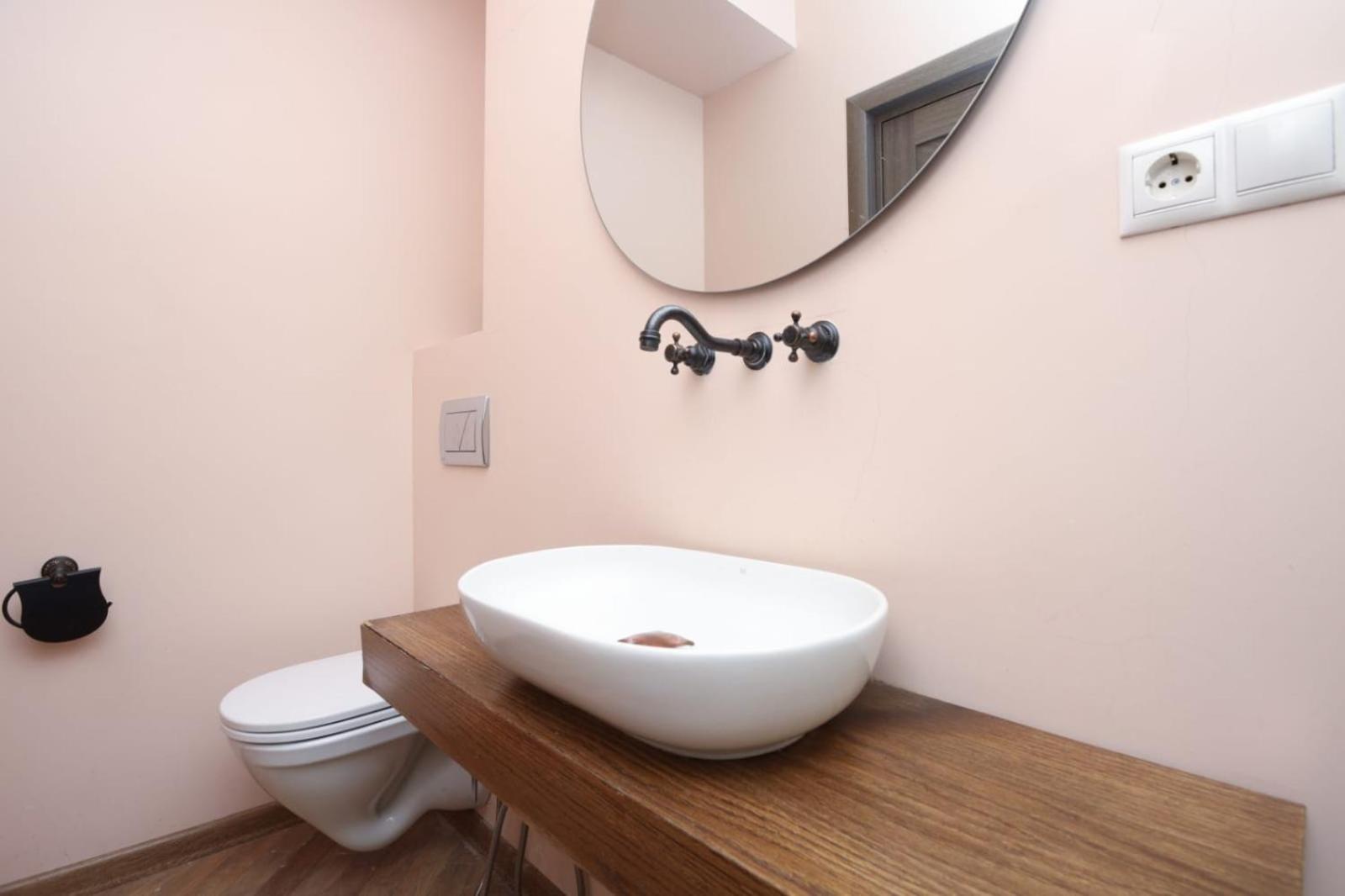 Stylish 2 Bedroom near Seasons park