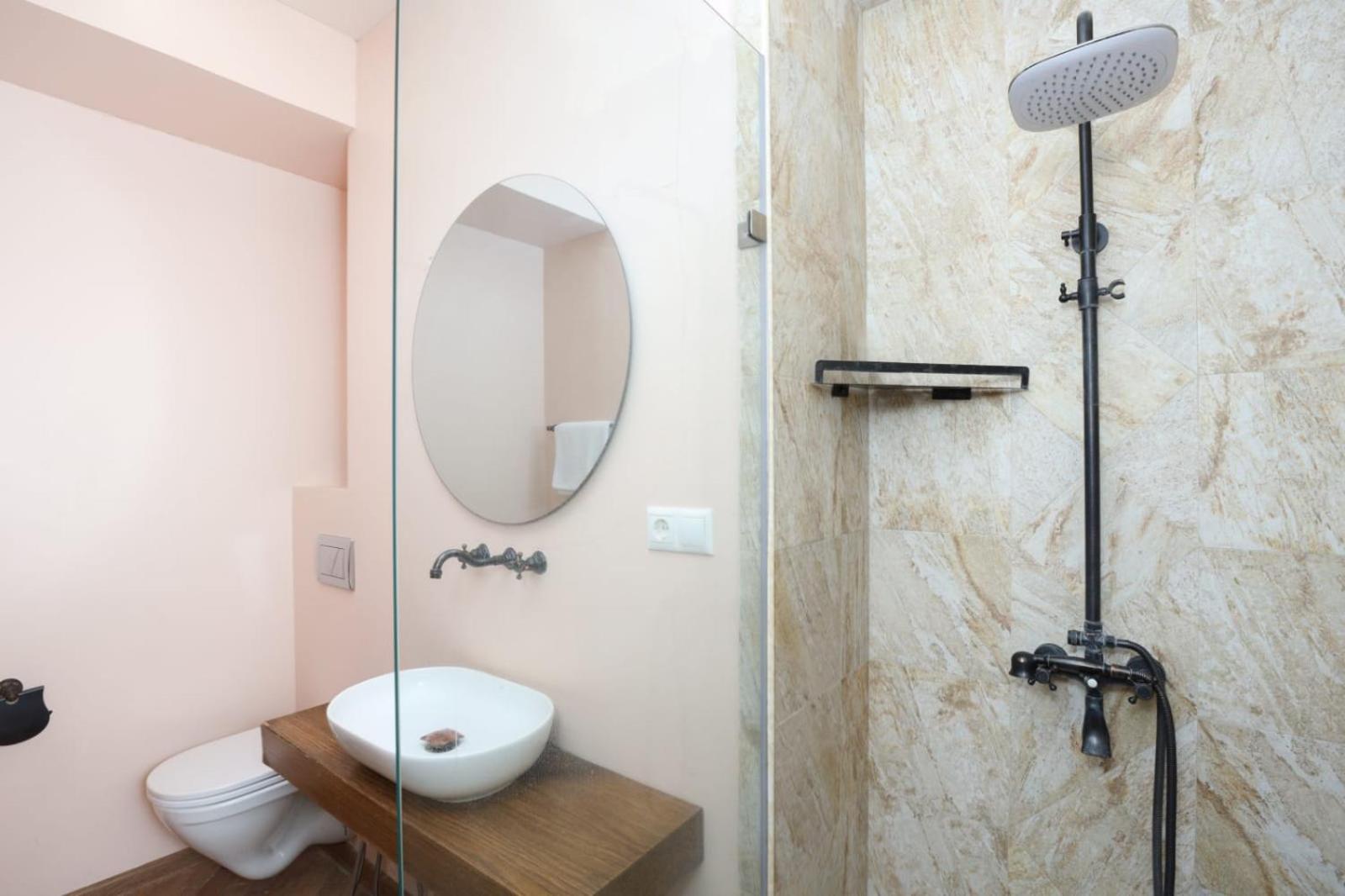 Stylish 2 Bedroom near Seasons park